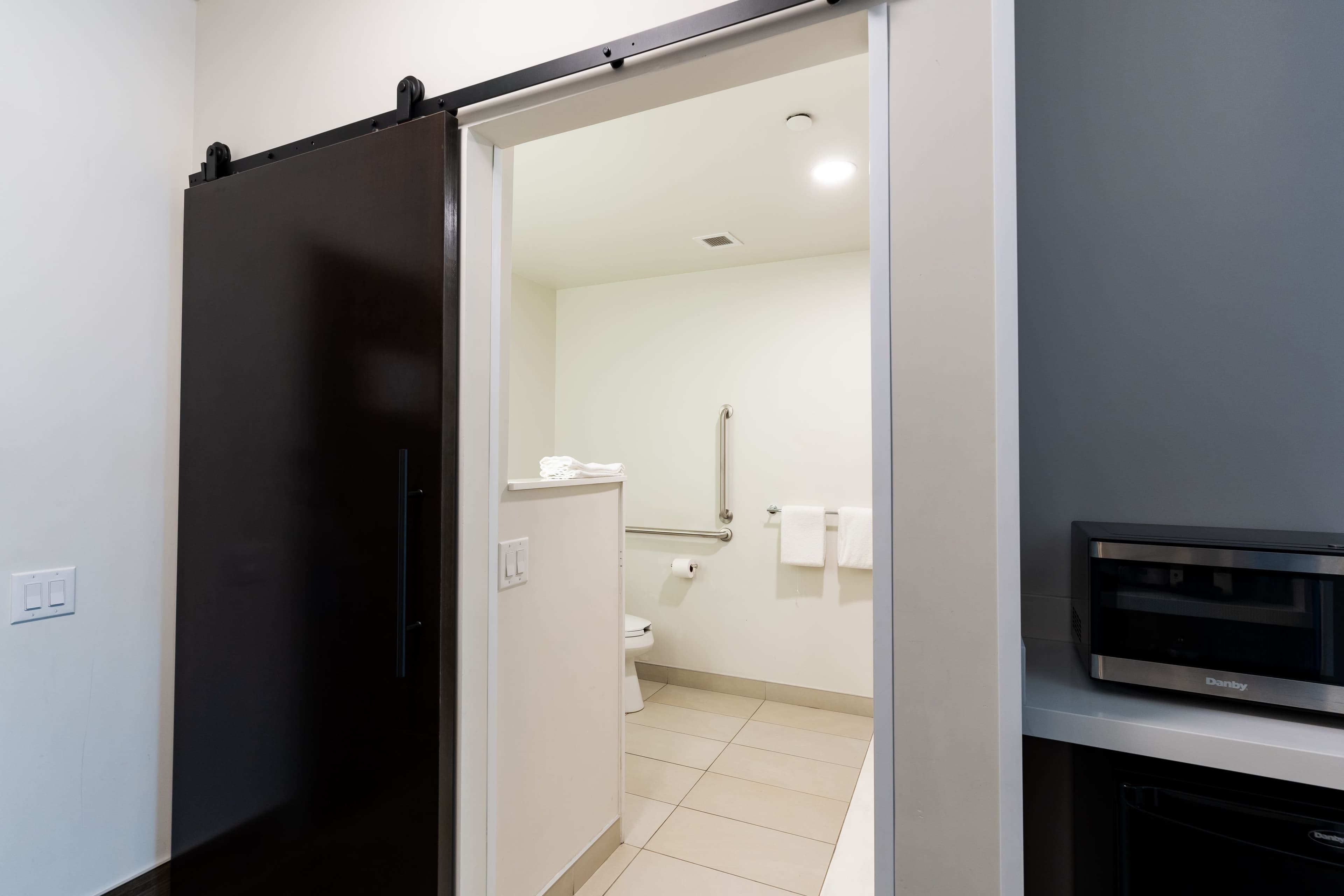 Holiday Inn Express & Suites Edmonton SW – Windermere — 6