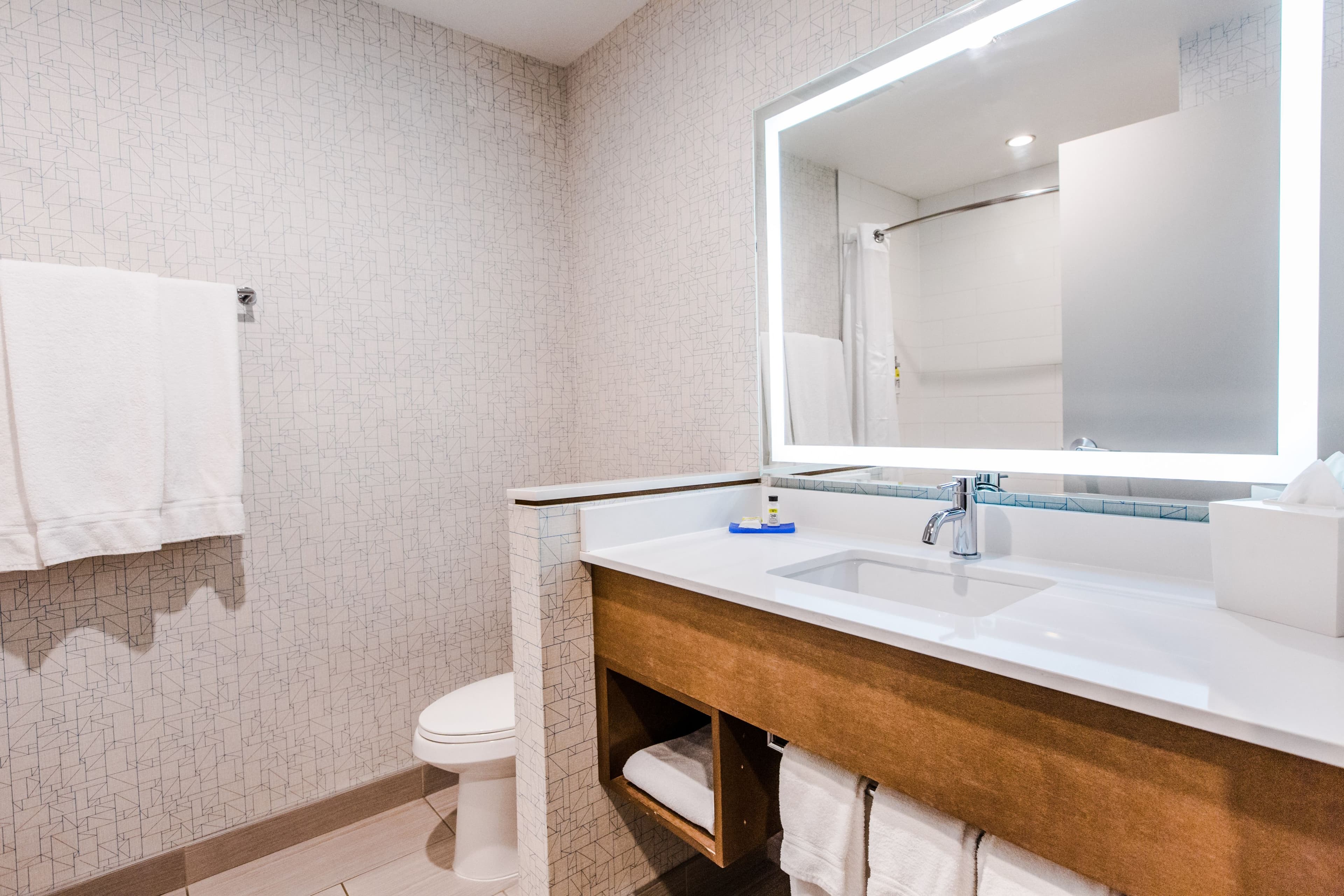 Holiday Inn Express & Suites West Edmonton-Mall Area — 20