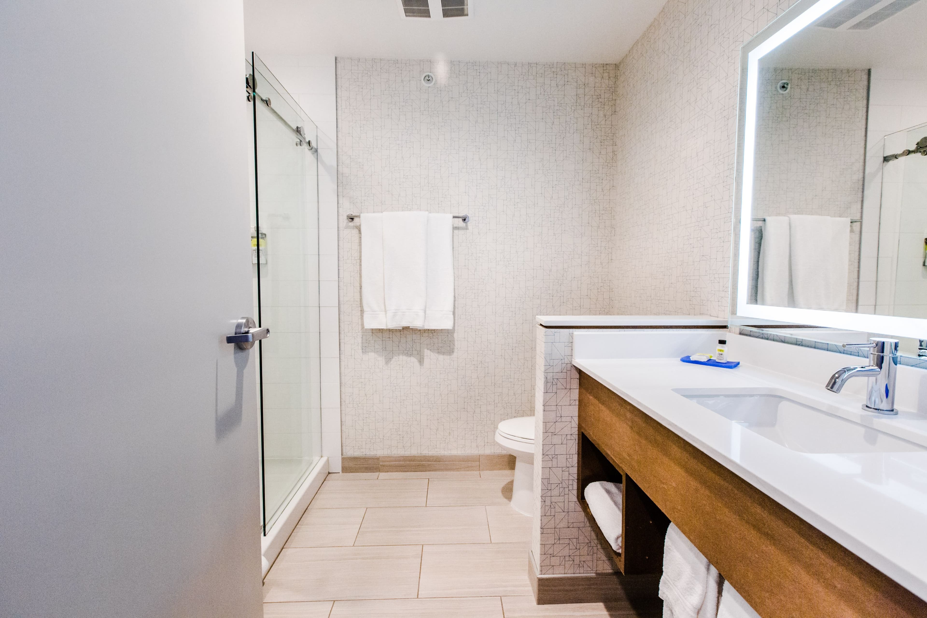 Holiday Inn Express & Suites West Edmonton-Mall Area — 12