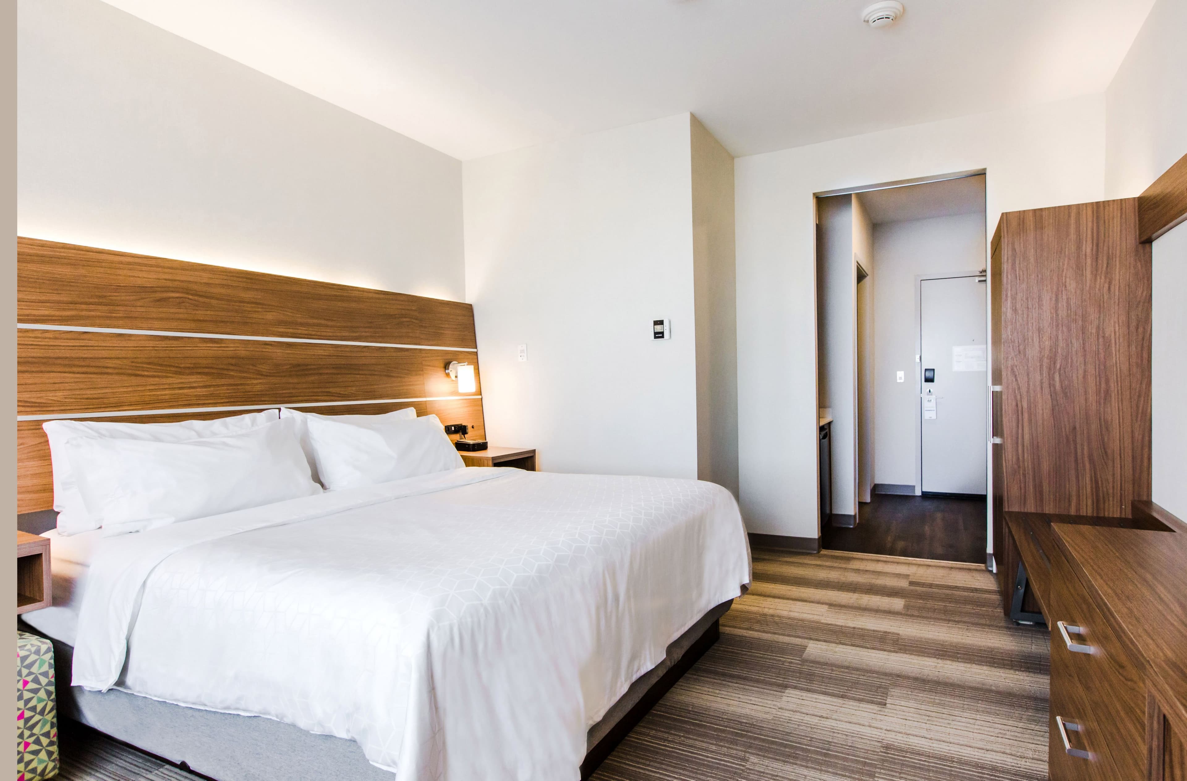Holiday Inn Express & Suites West Edmonton-Mall Area — 9
