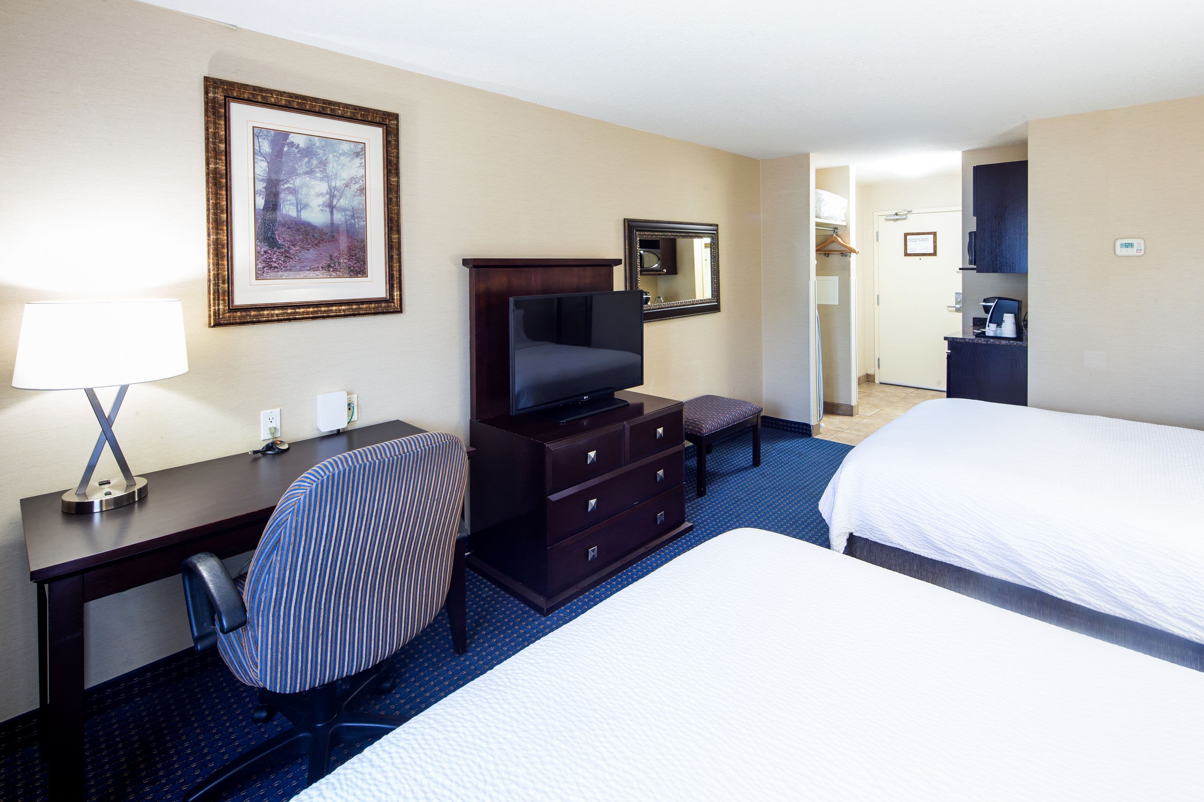 Holiday Inn Express & Suites Edson — 13