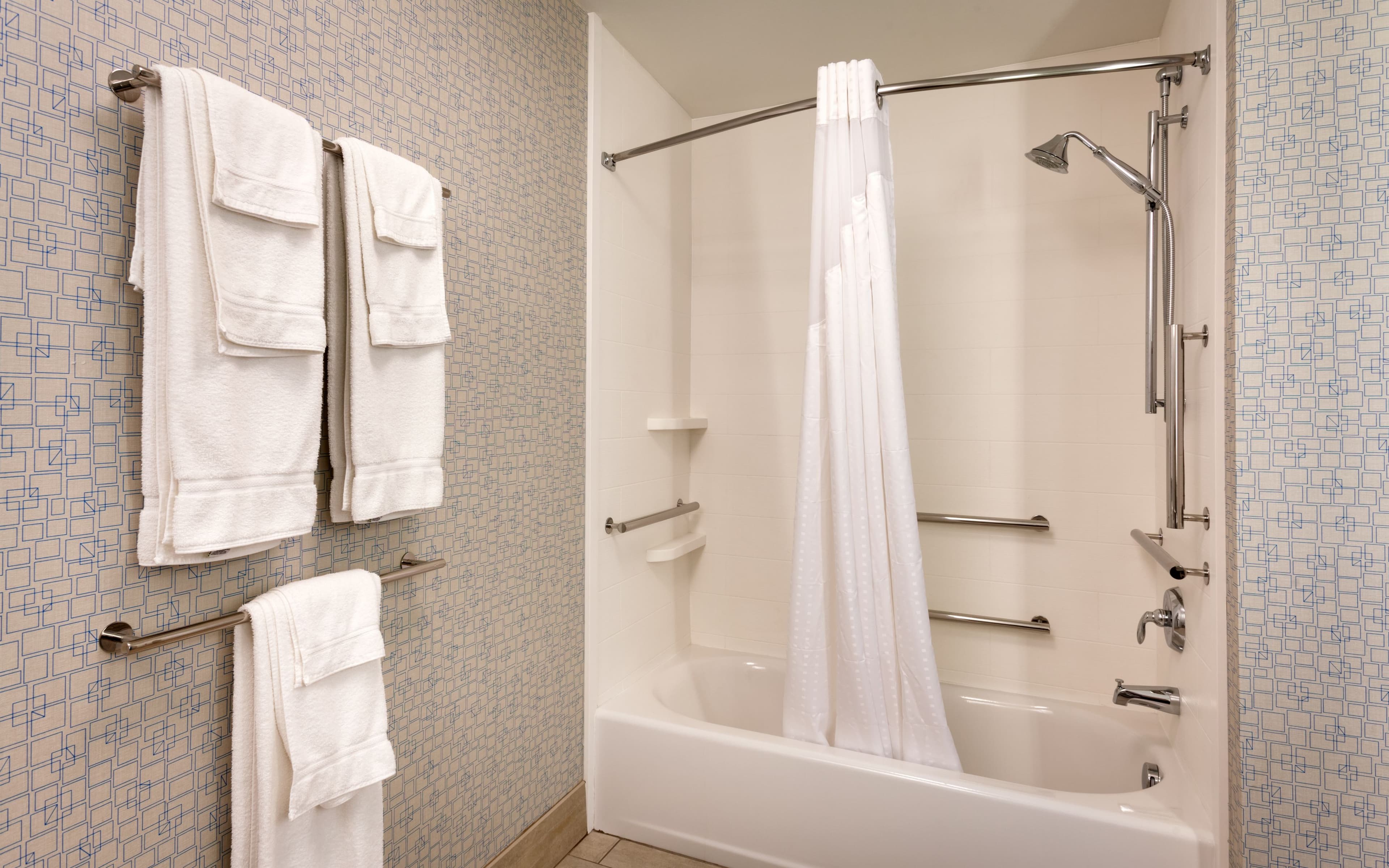 Holiday Inn Express & Suites El Paso I-10 East — 7