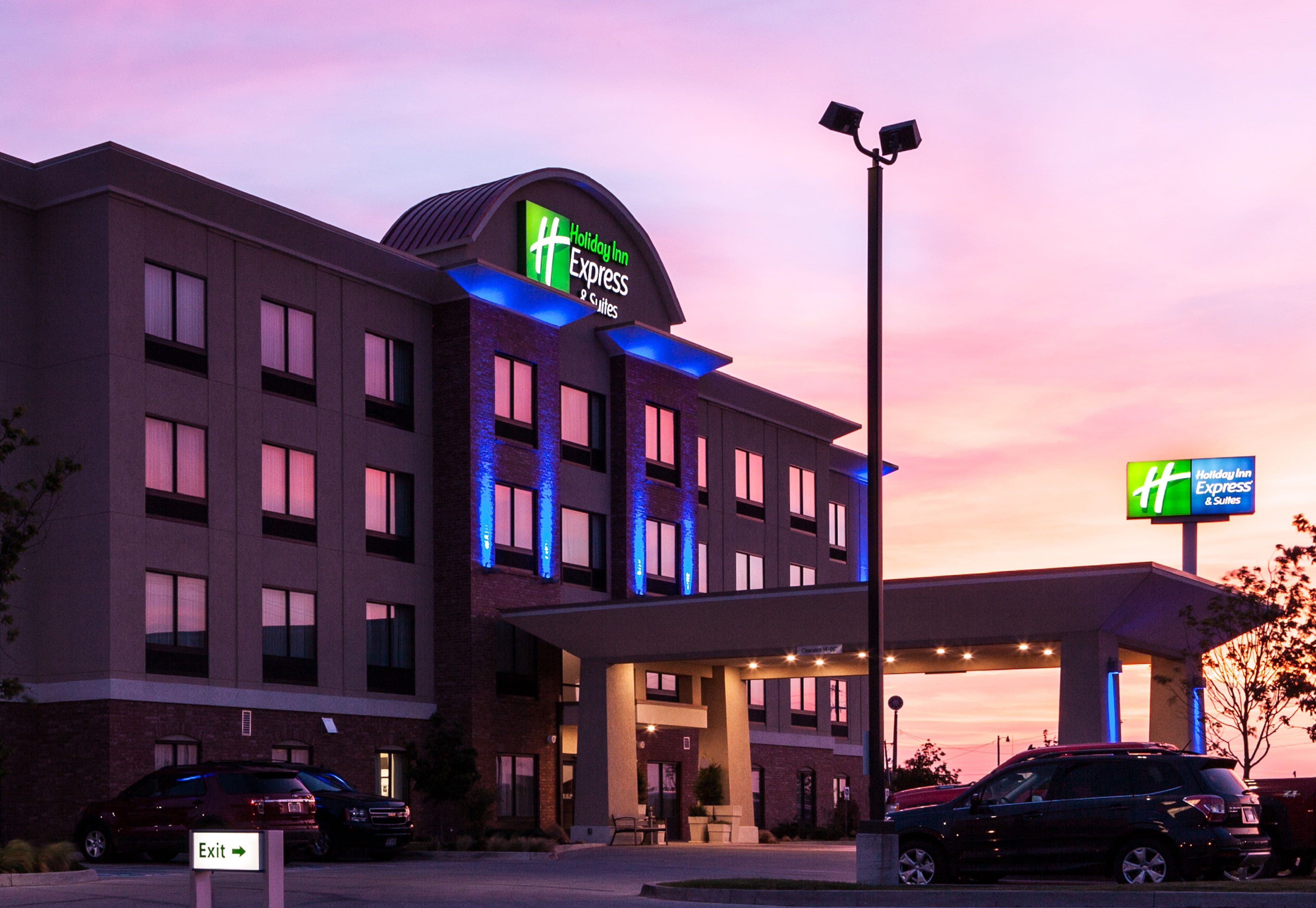 Holiday Inn Express & Suites El Reno - Image 1