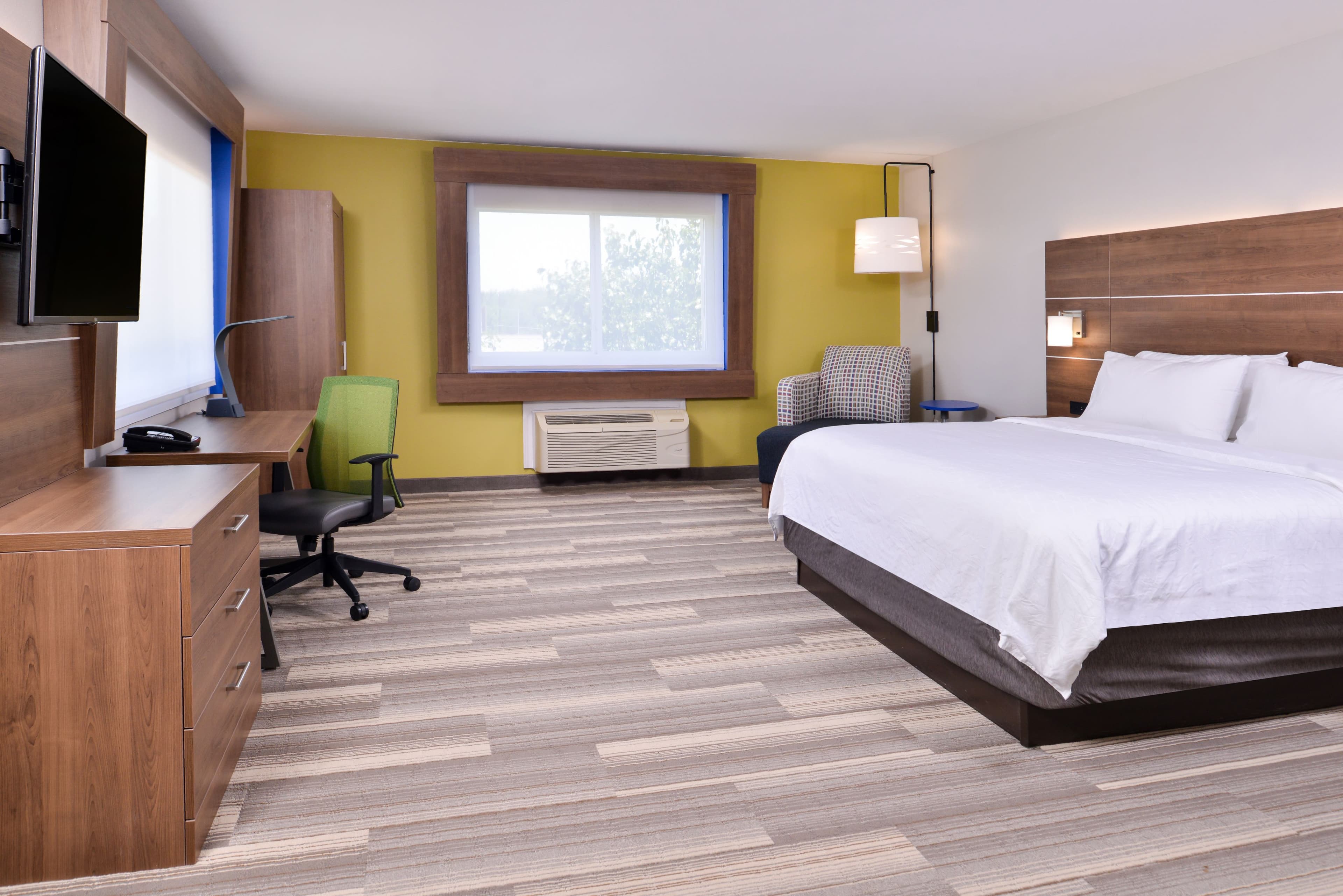 Holiday Inn Express & Suites Elgin — 6