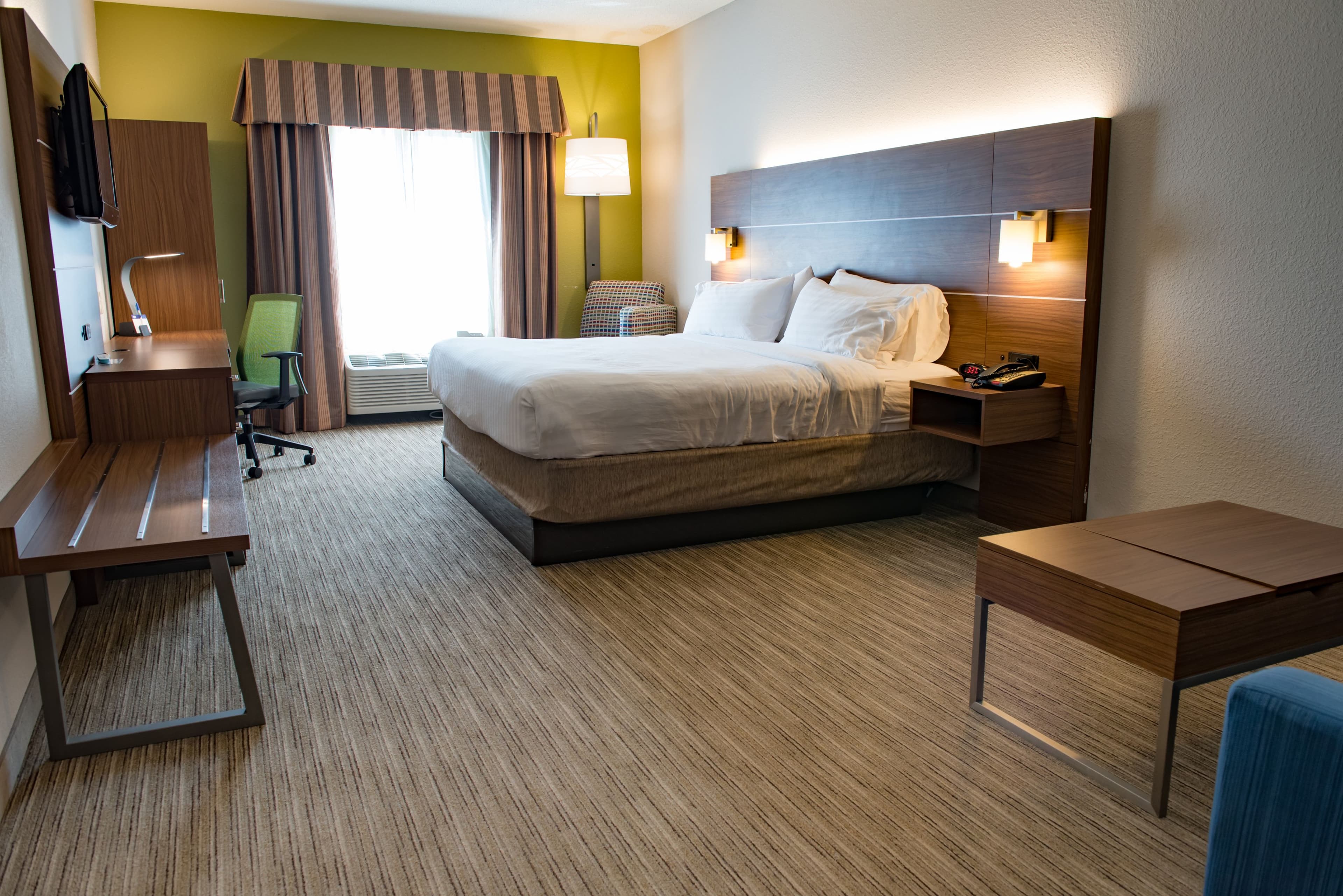 Holiday Inn Express & Suites Elkhart-South — 8
