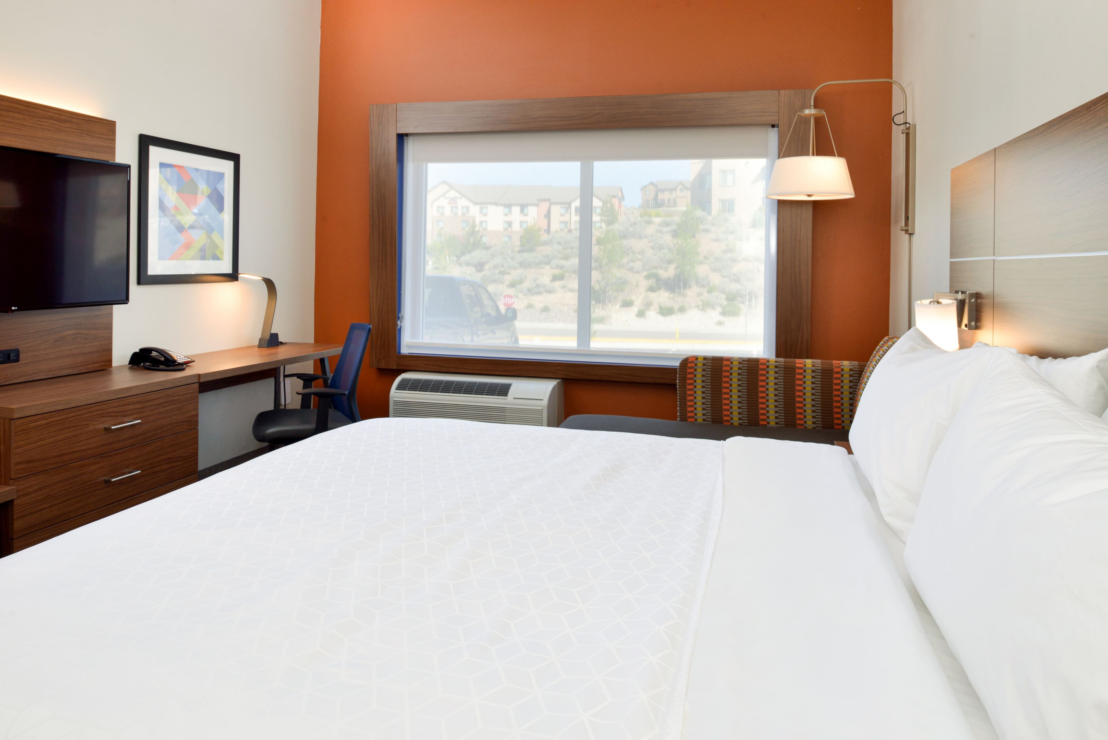 Holiday Inn Express & Suites Elko — 7