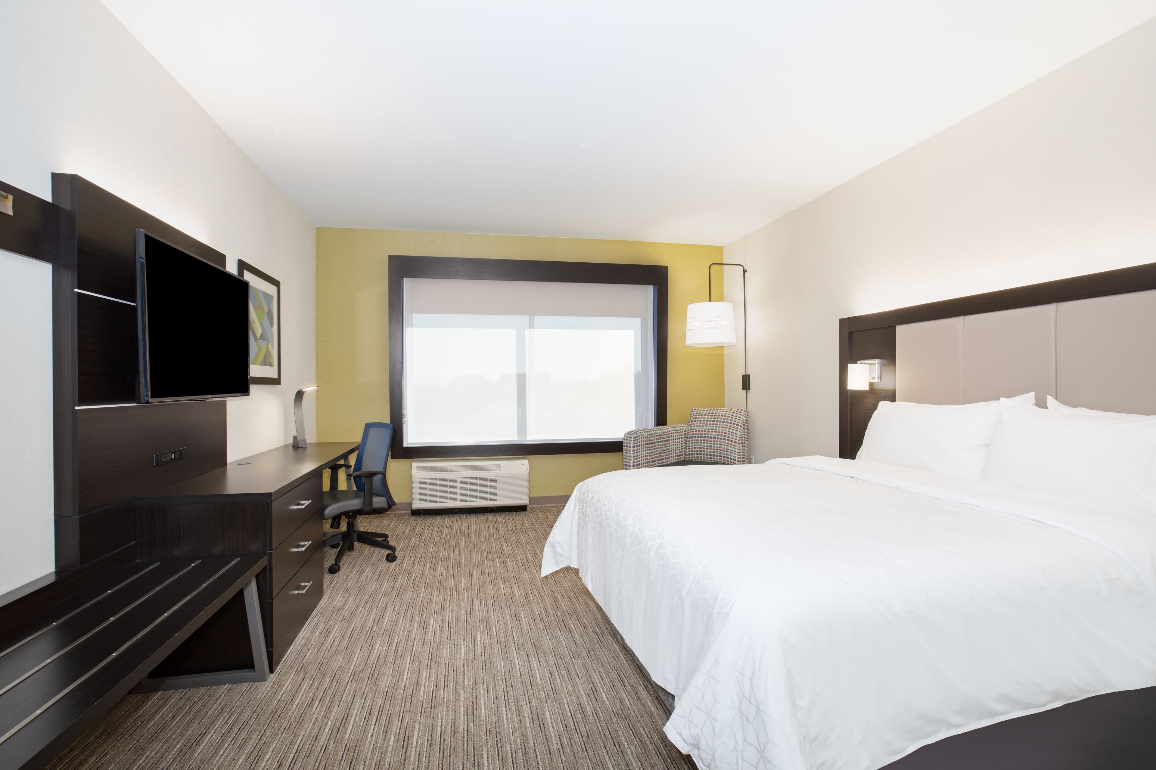 Holiday Inn Express & Suites Ely - Image 3