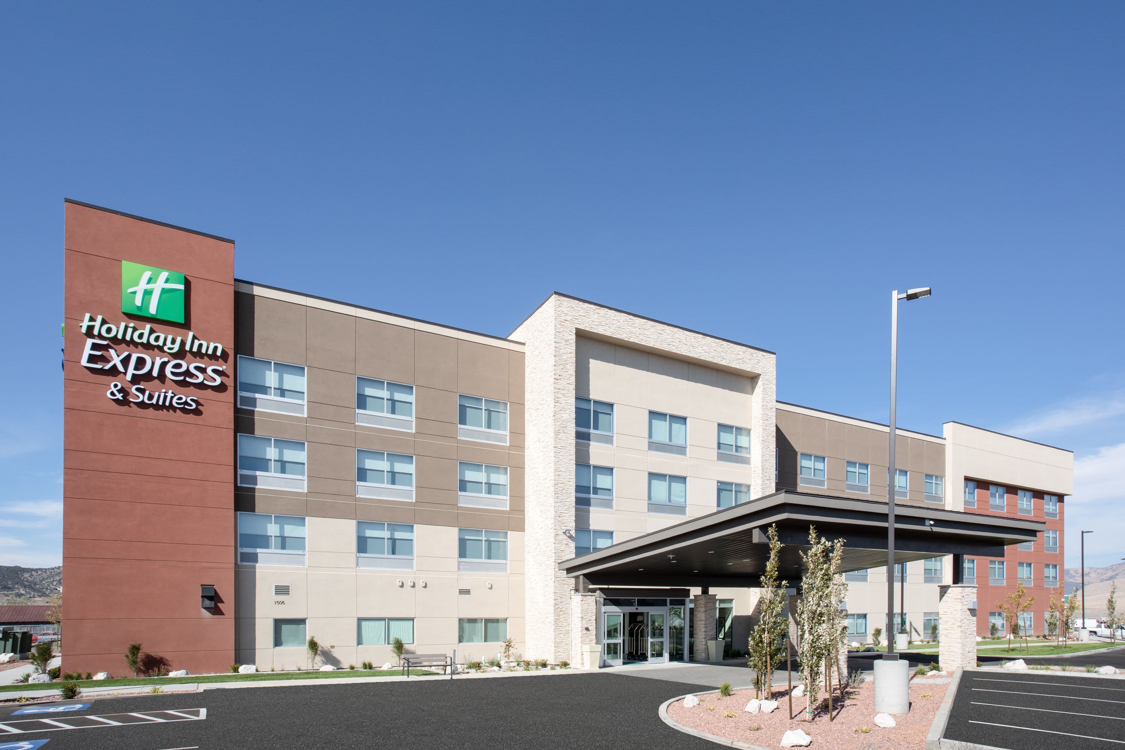 Holiday Inn Express & Suites Ely - Image 1