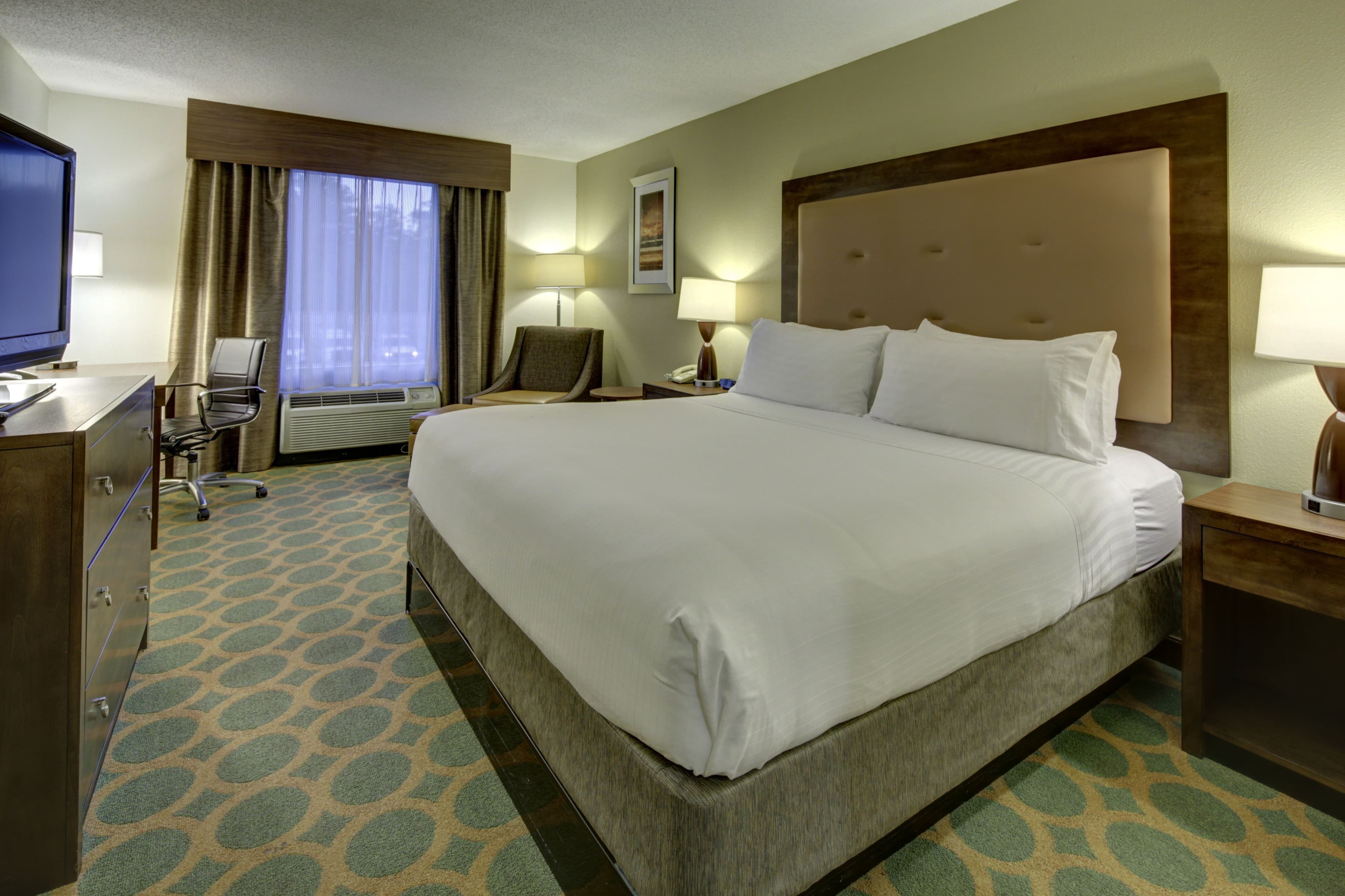 Holiday Inn Express & Suites Emporia - Image 2