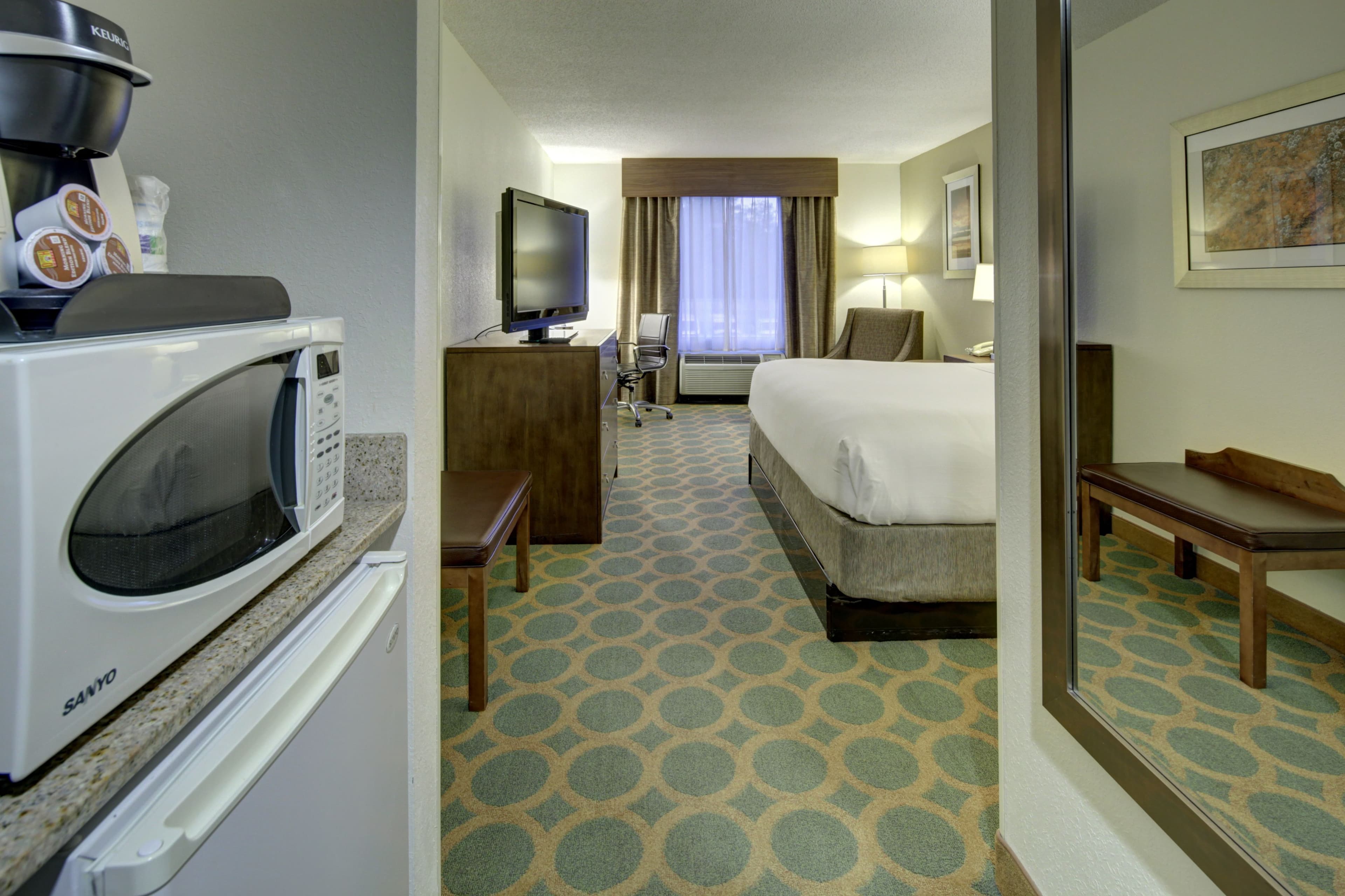 Holiday Inn Express & Suites Emporia - Image 4