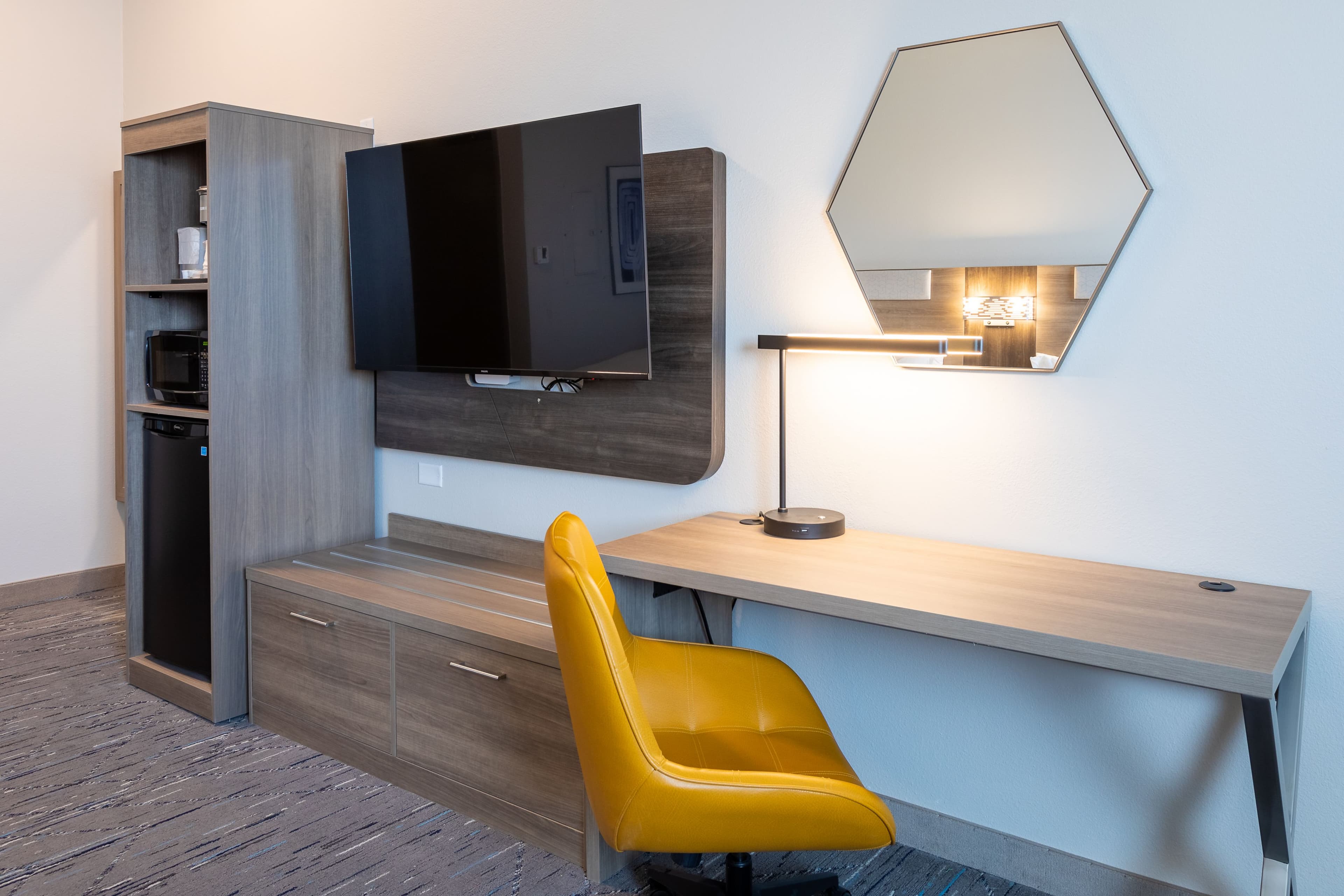 Holiday Inn Express & Suites Englewood - Denver South - Image 3