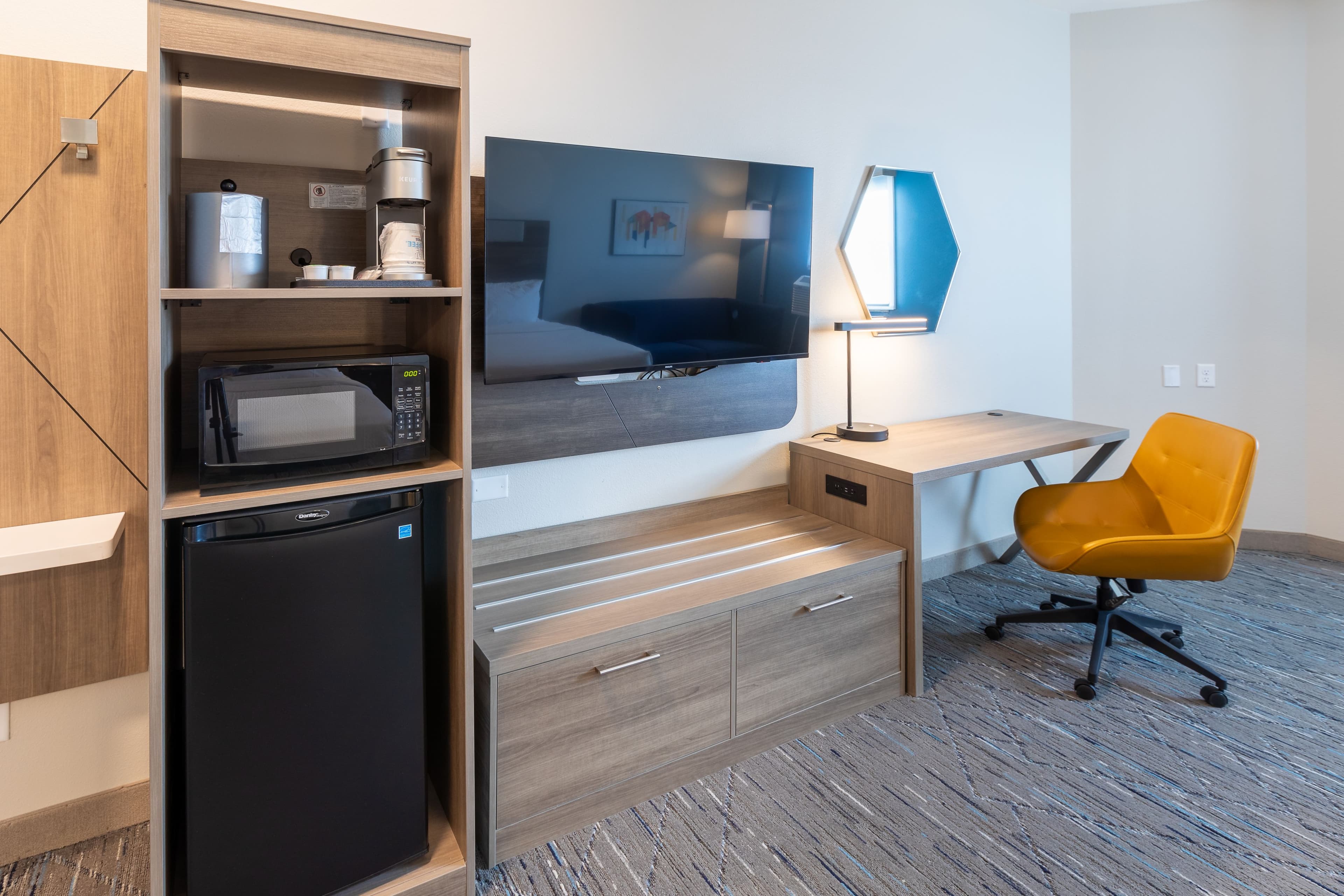 Holiday Inn Express & Suites Englewood - Denver South — 12