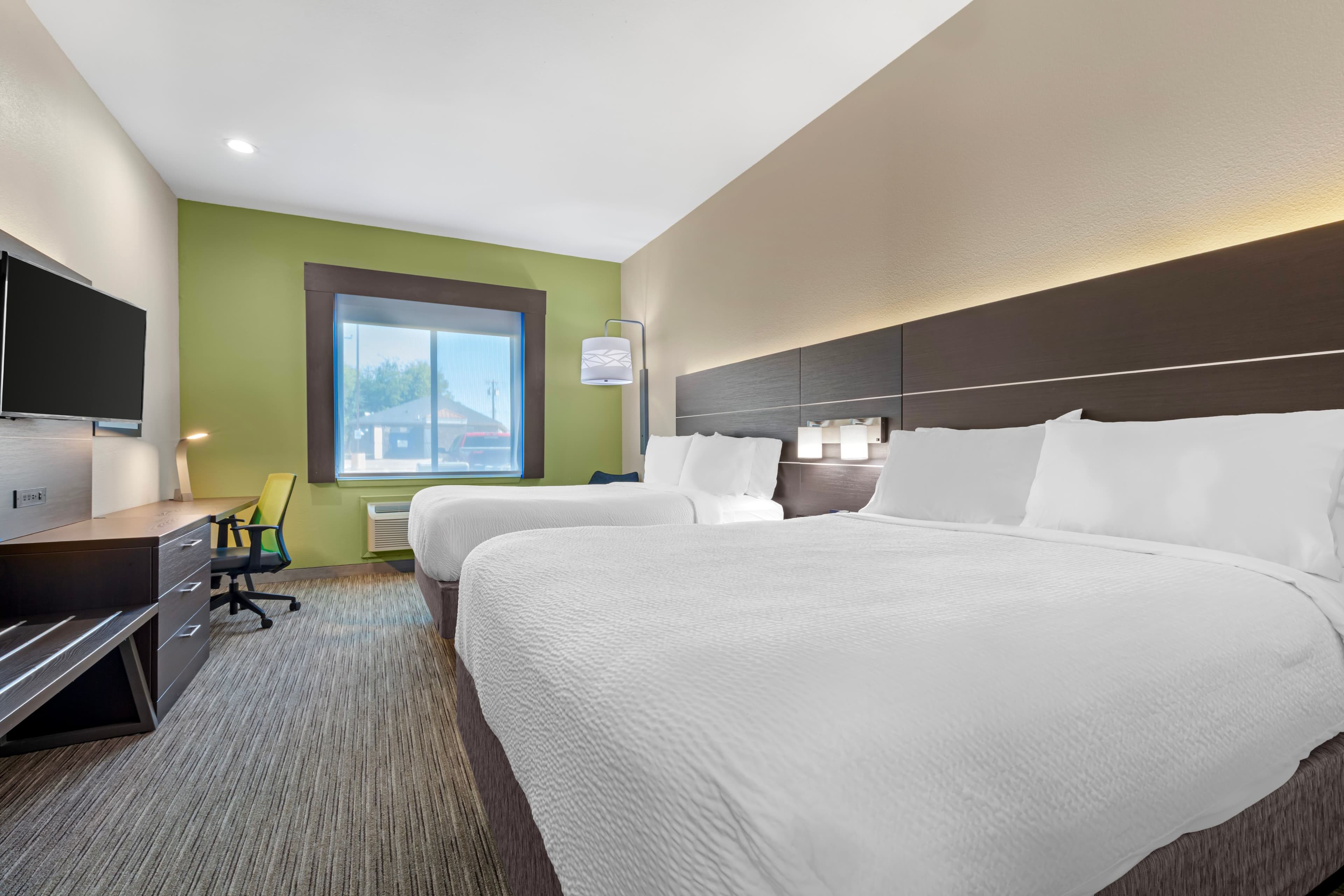 Holiday Inn Express & Suites Fairfield-North — 8