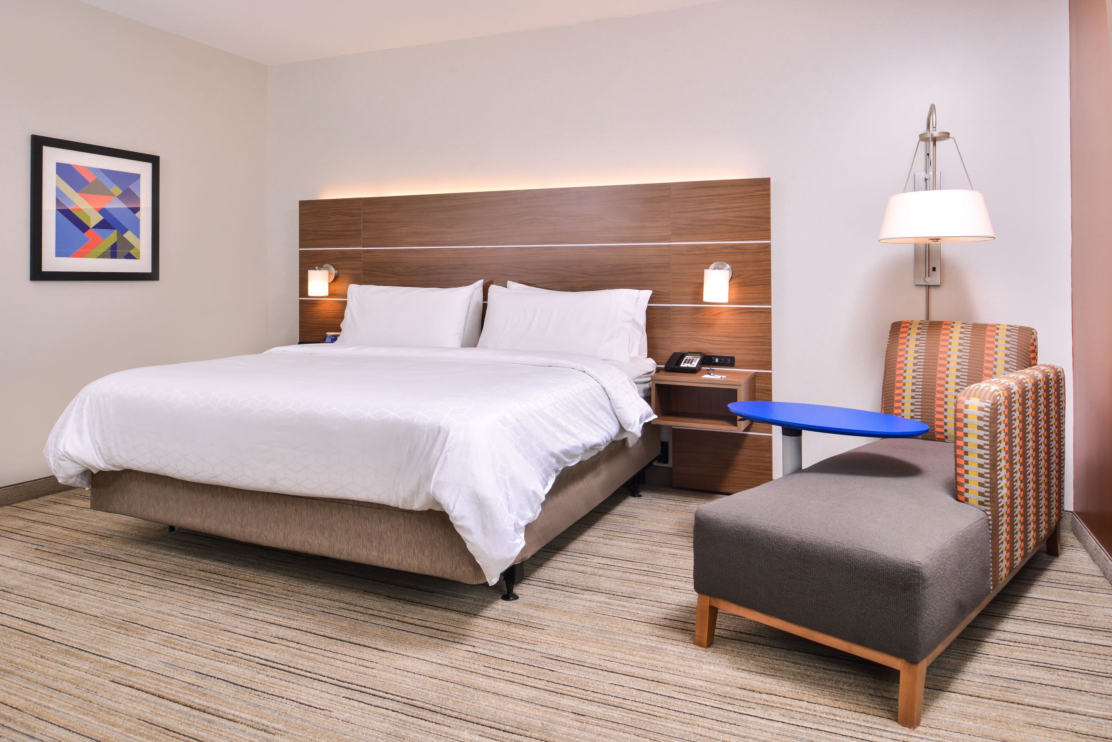 Holiday Inn Express & Suites Farmville — 4