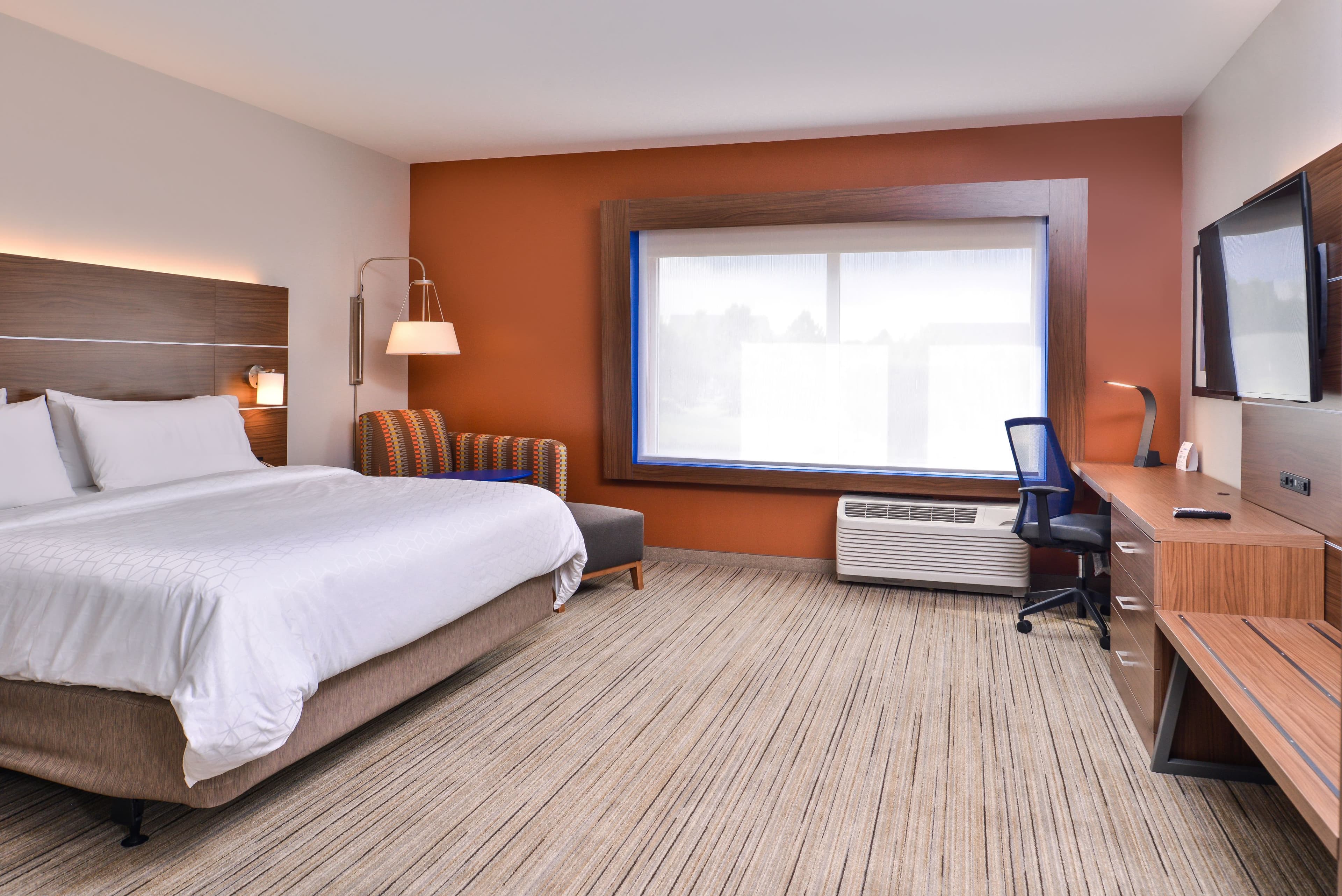 Holiday Inn Express & Suites Farmville — 7