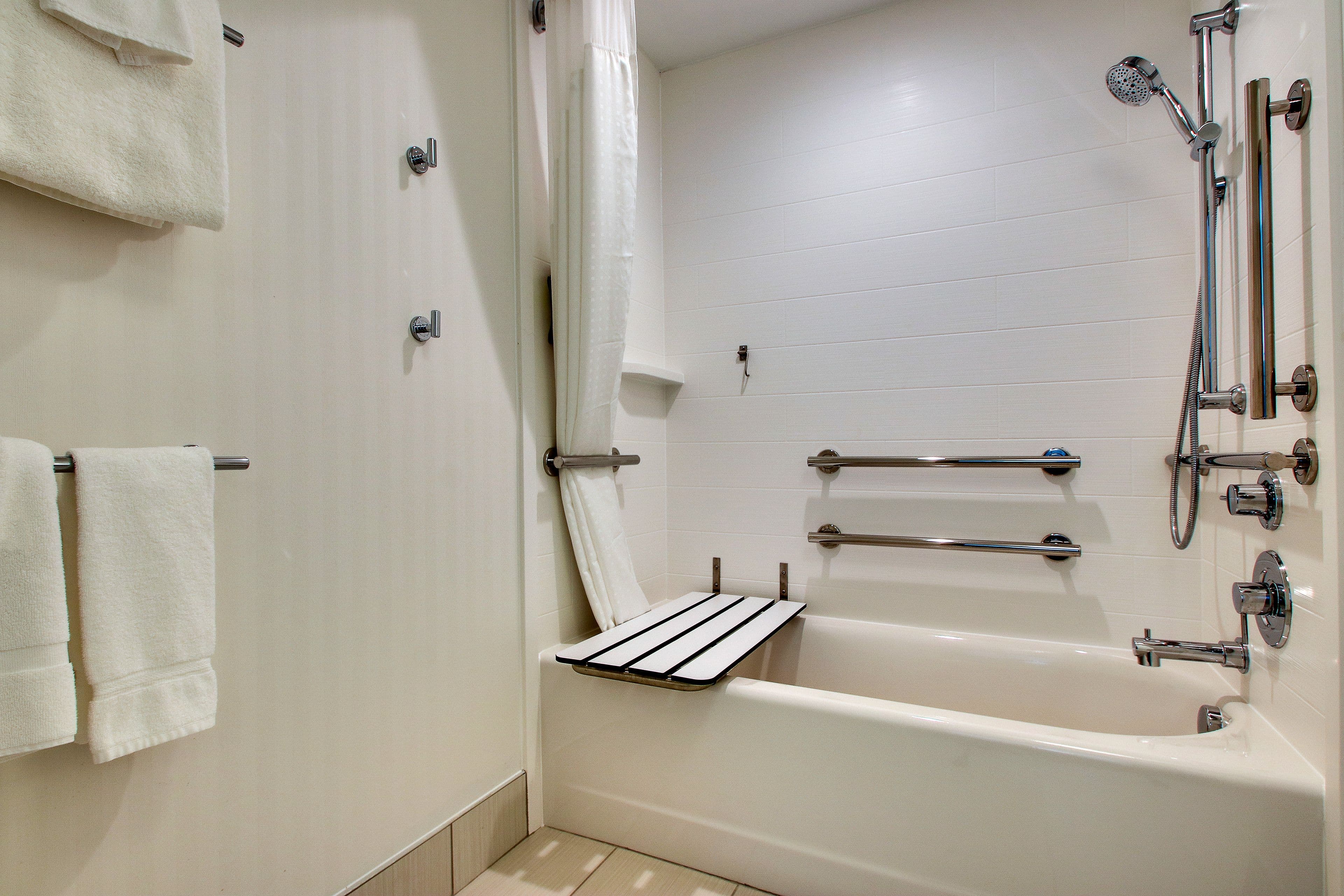 Holiday Inn Express & Suites Findlay North — 12