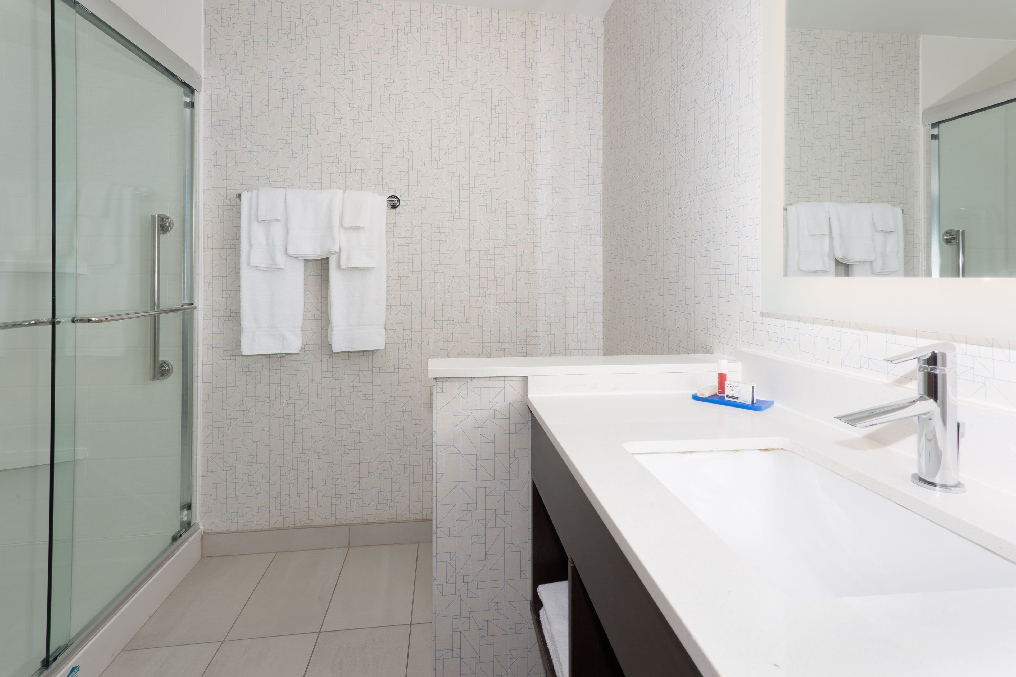 Holiday Inn Express & Suites Firestone - Longmont - Image 4