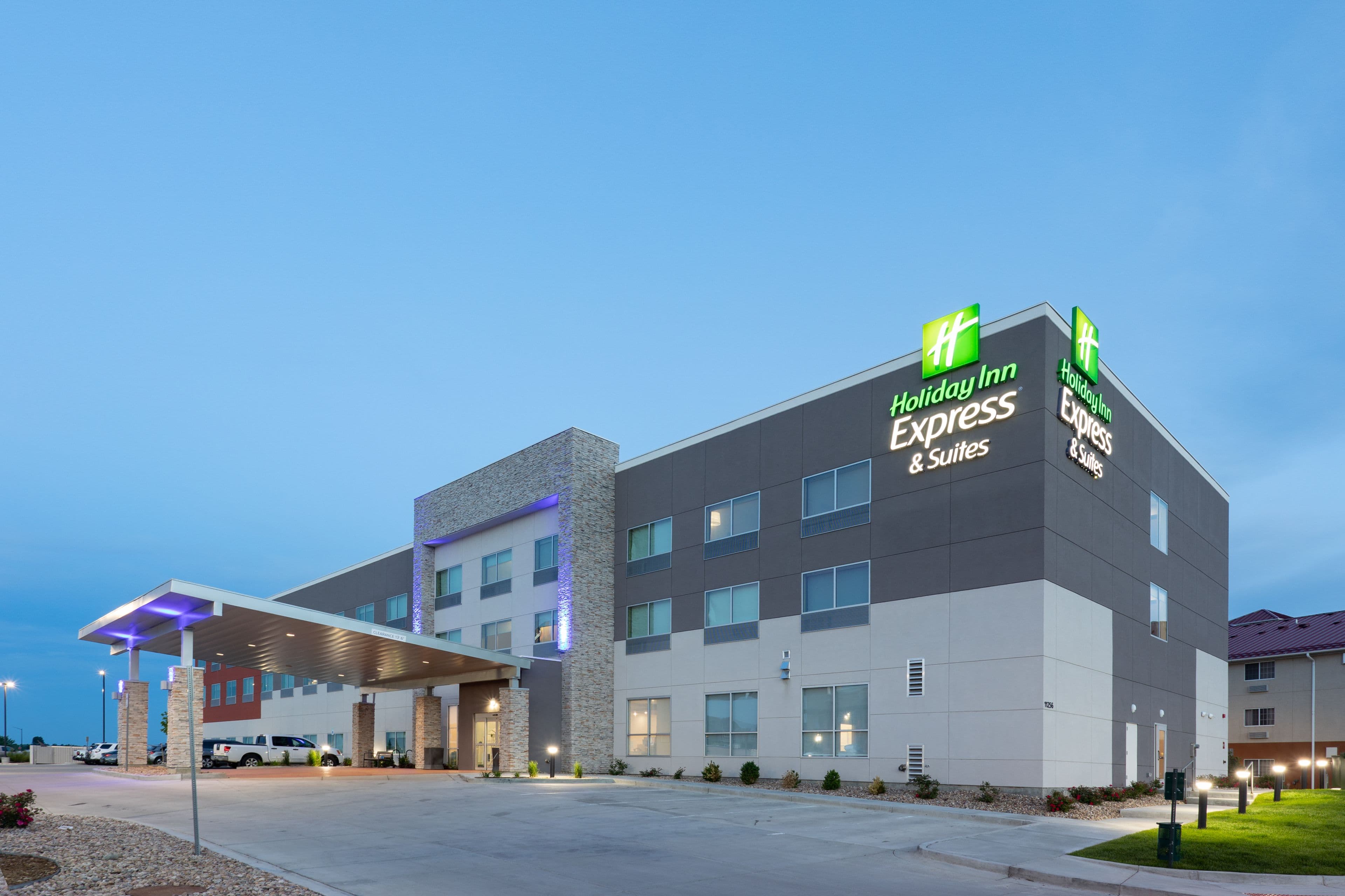 Holiday Inn Express & Suites Firestone - Longmont - Image 1