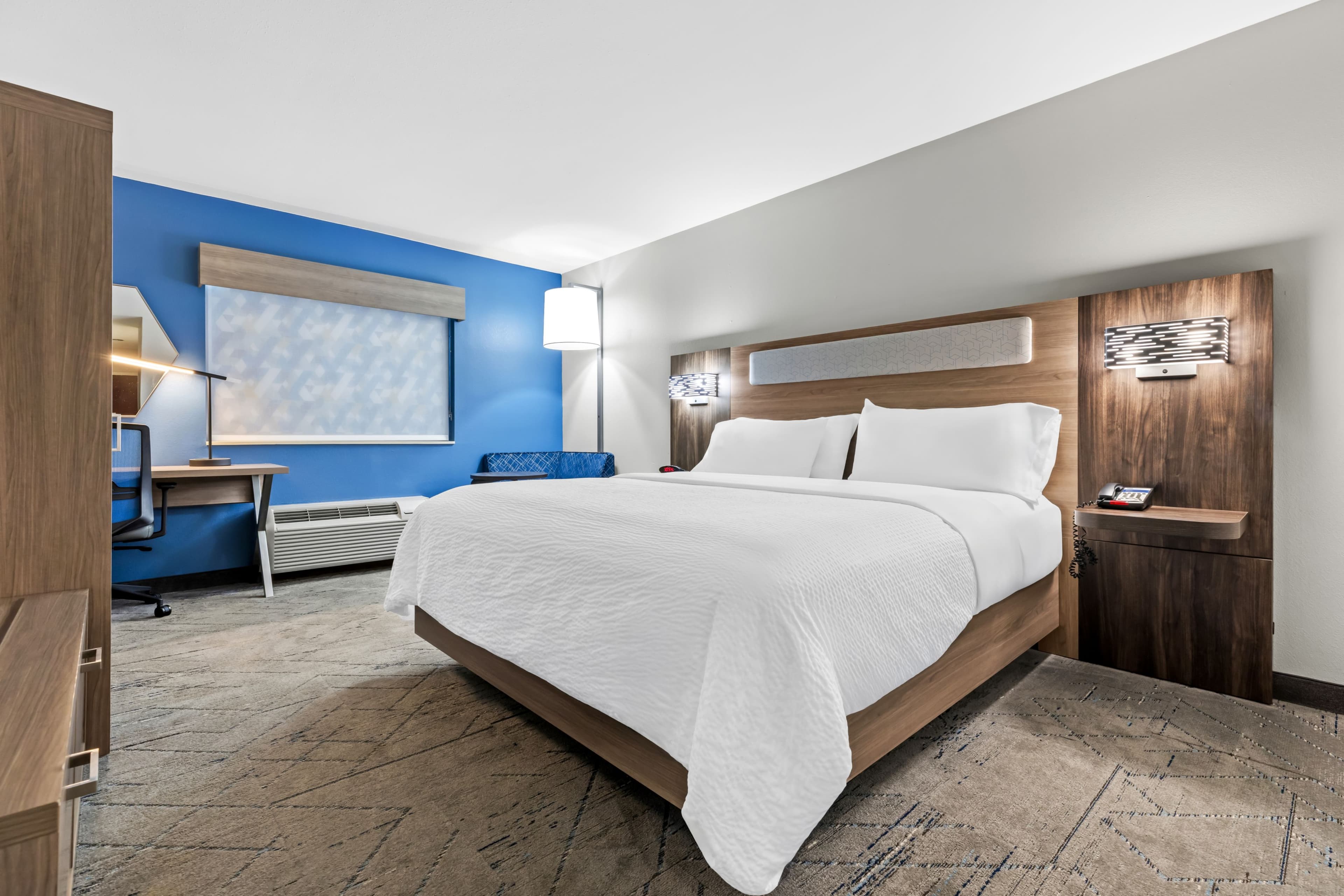Holiday Inn Express & Suites Florence Northeast — 7