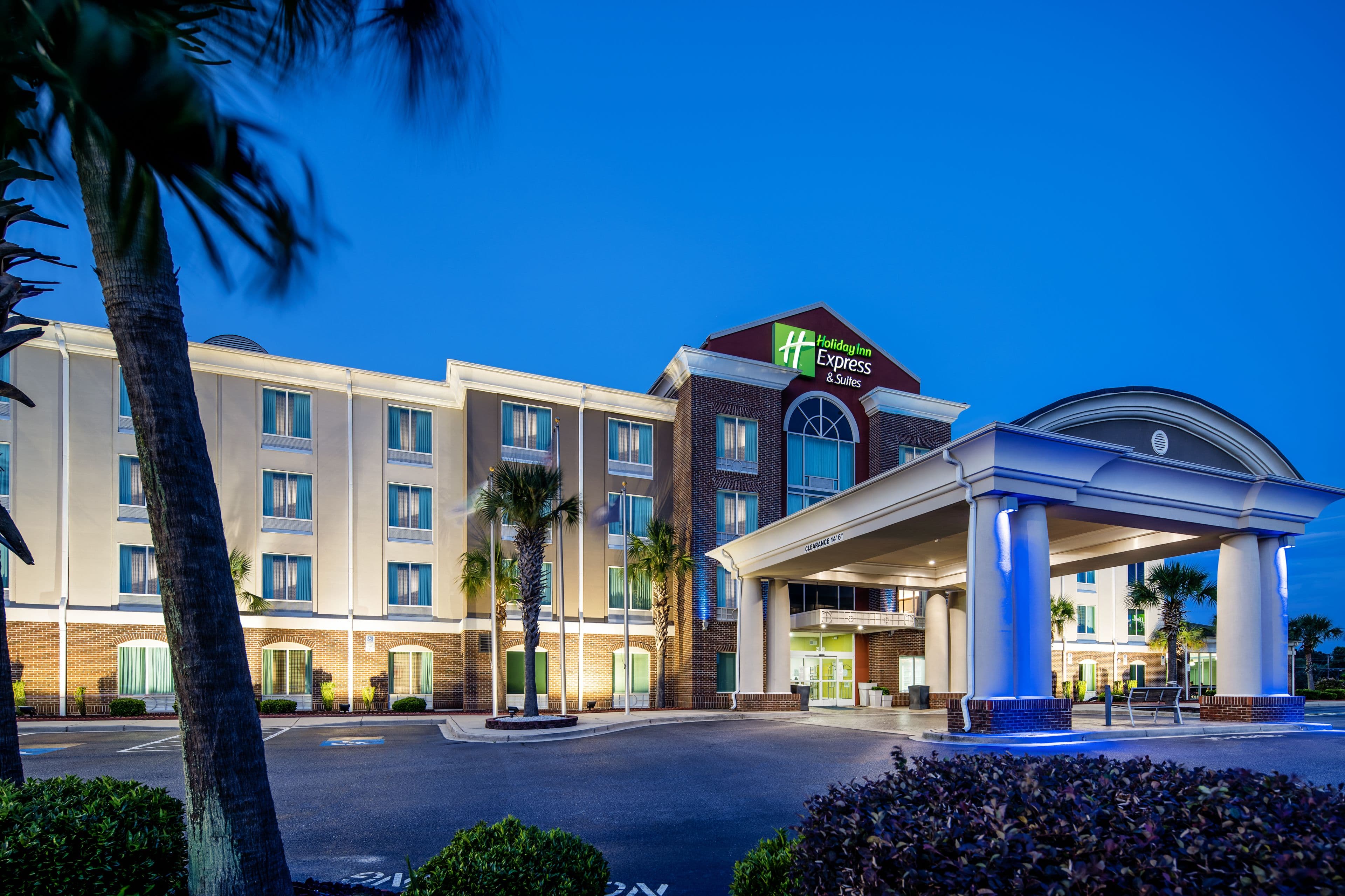 Holiday Inn Express & Suites Florence I-95 @ Hwy 327 - Image 1