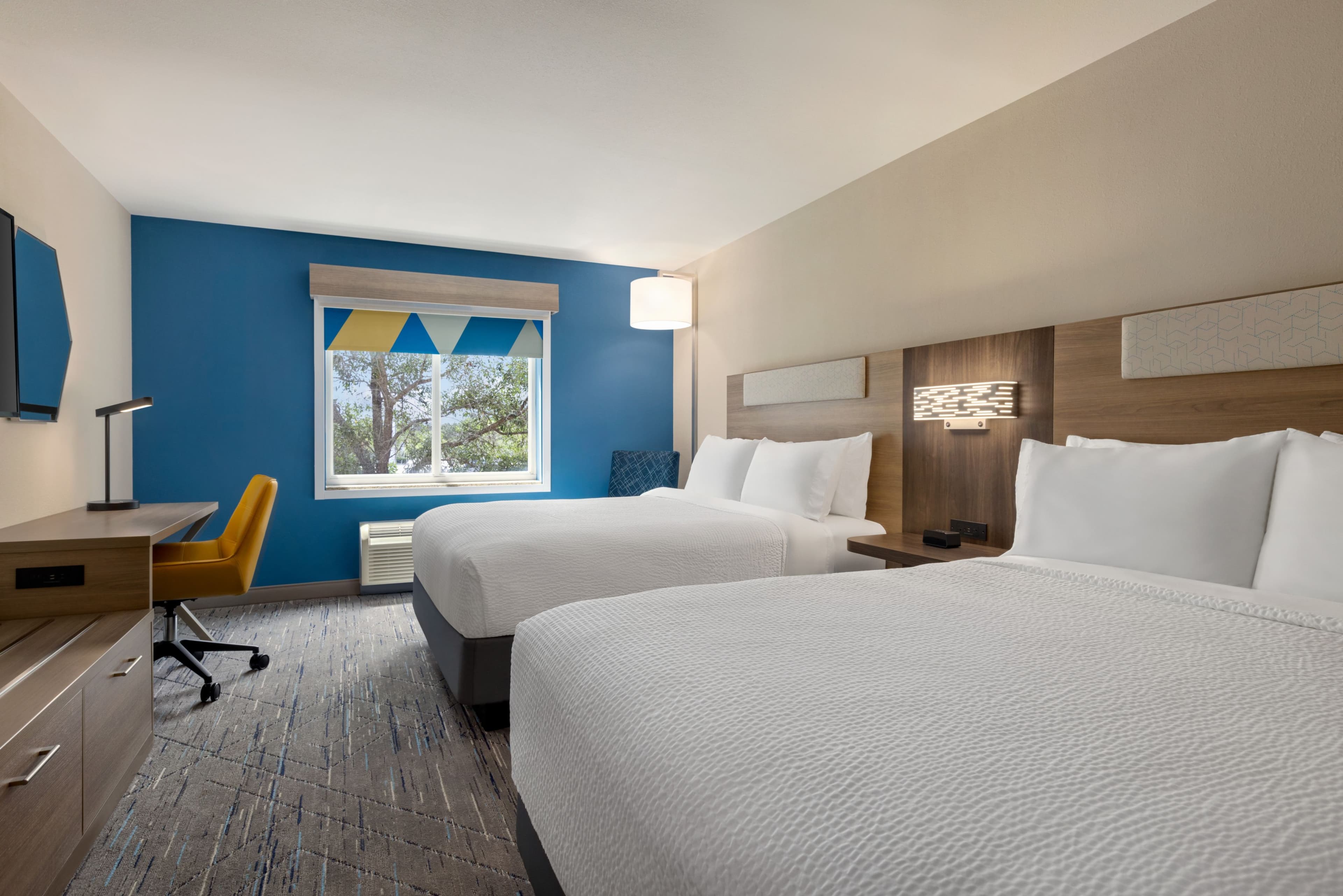 Holiday Inn Express & Suites Fort Pierce West — 14