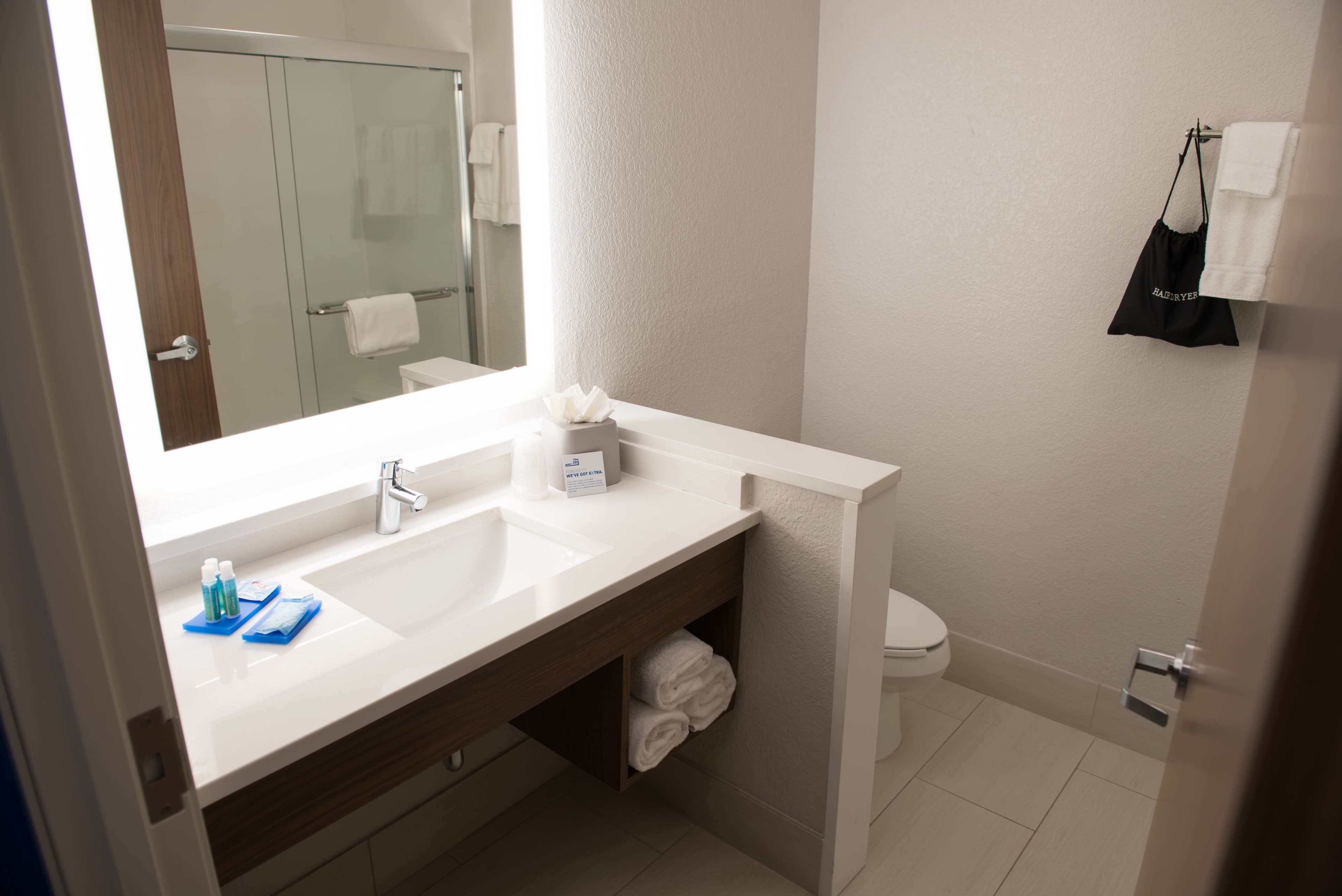 Holiday Inn Express & Suites Fort Wayne North — 10