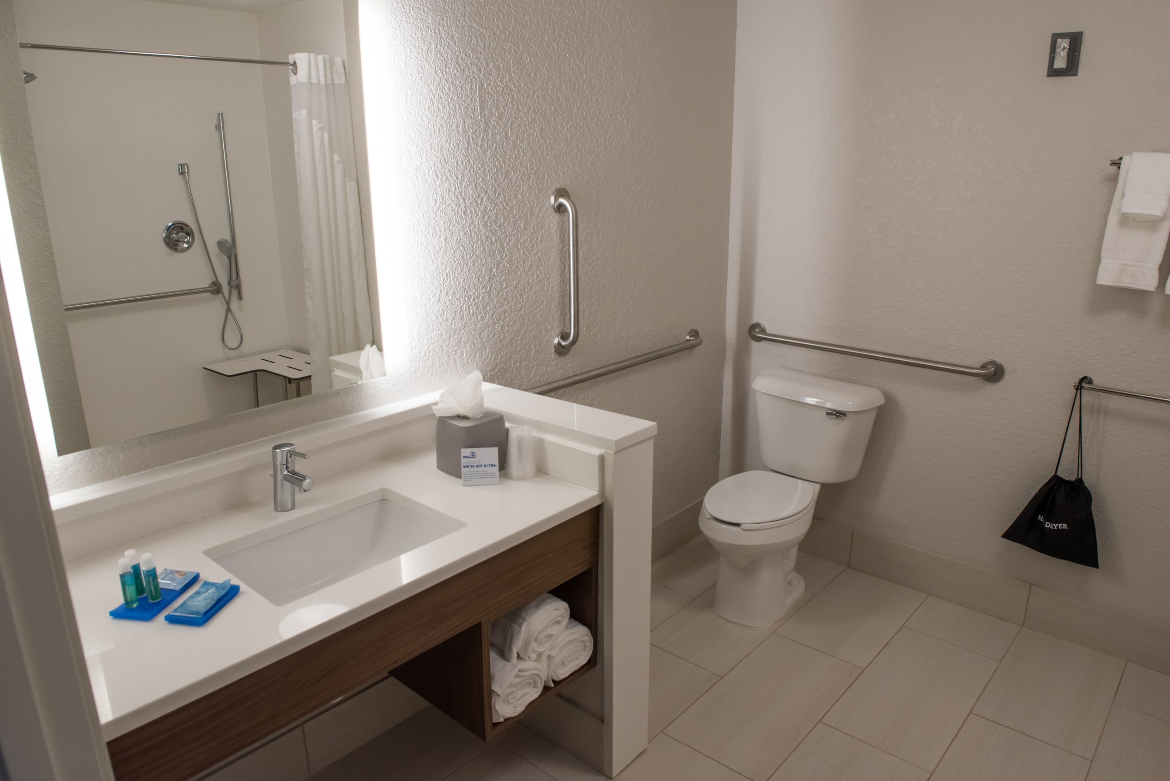 Holiday Inn Express & Suites Fort Wayne North — 17