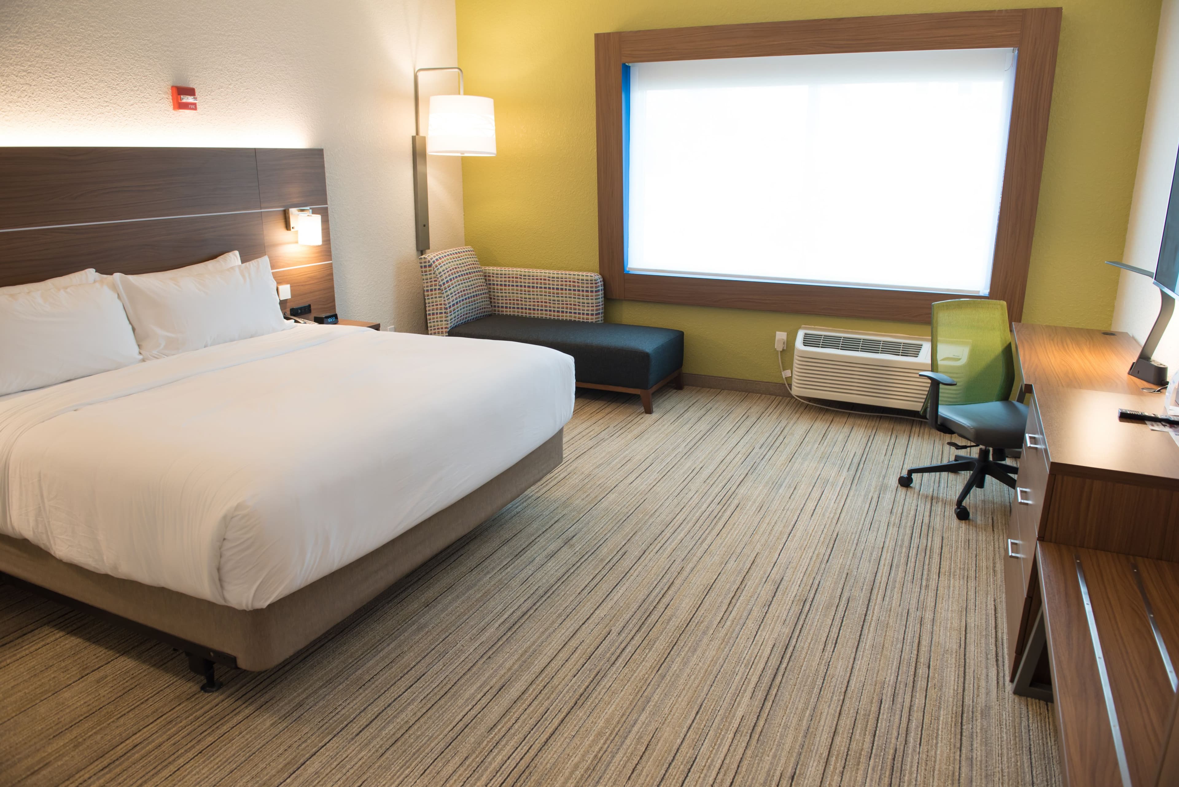 Holiday Inn Express & Suites Fort Wayne North — 9