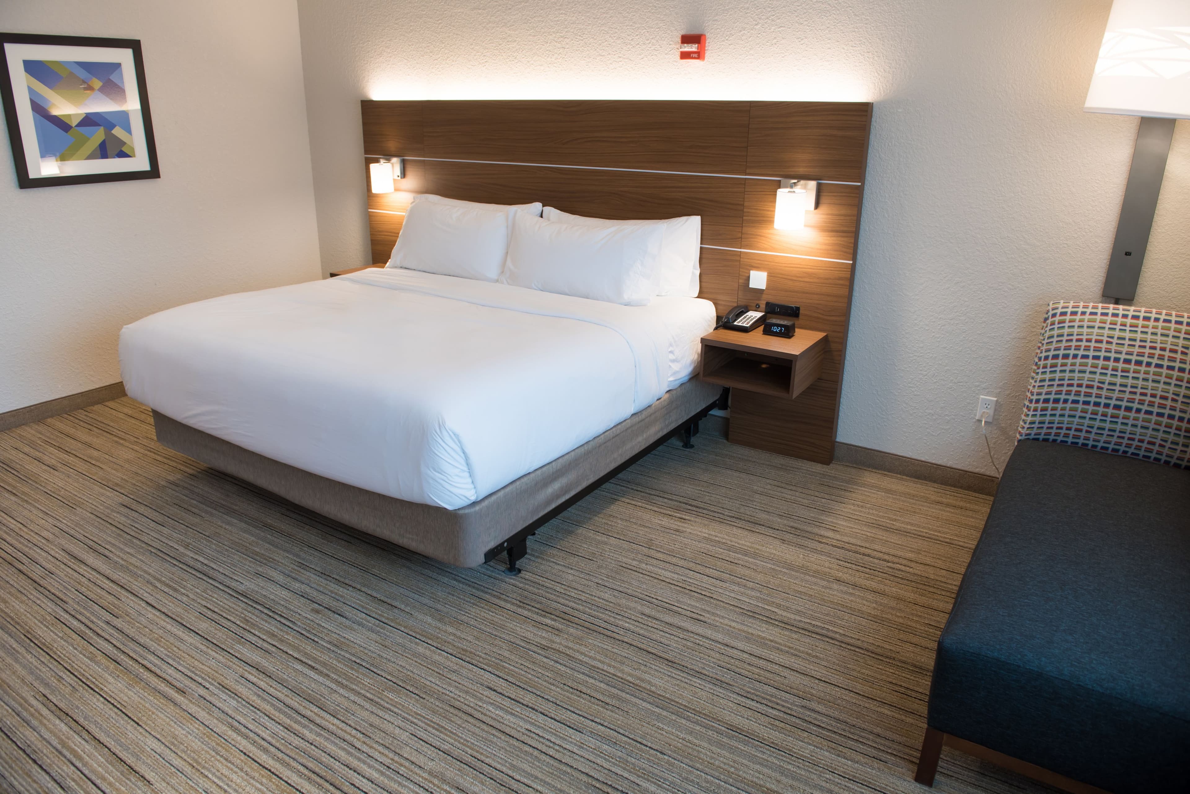 Holiday Inn Express & Suites Fort Wayne North — 13