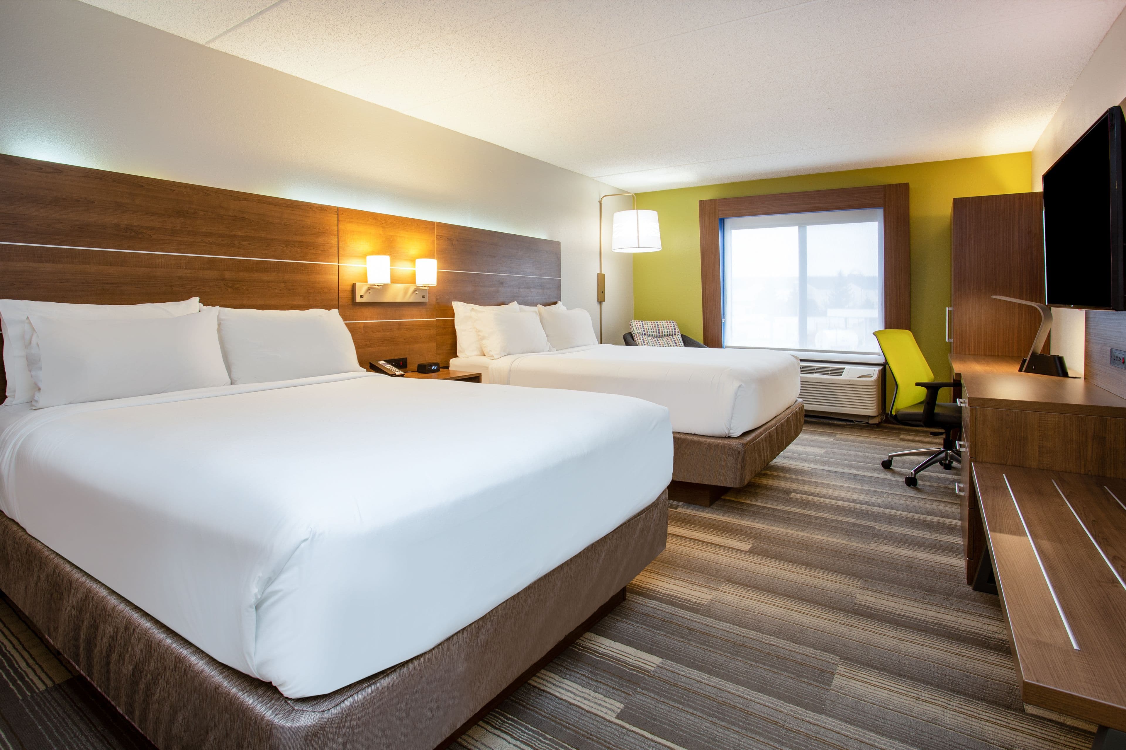 Holiday Inn Express & Suites Fort Wayne — 6