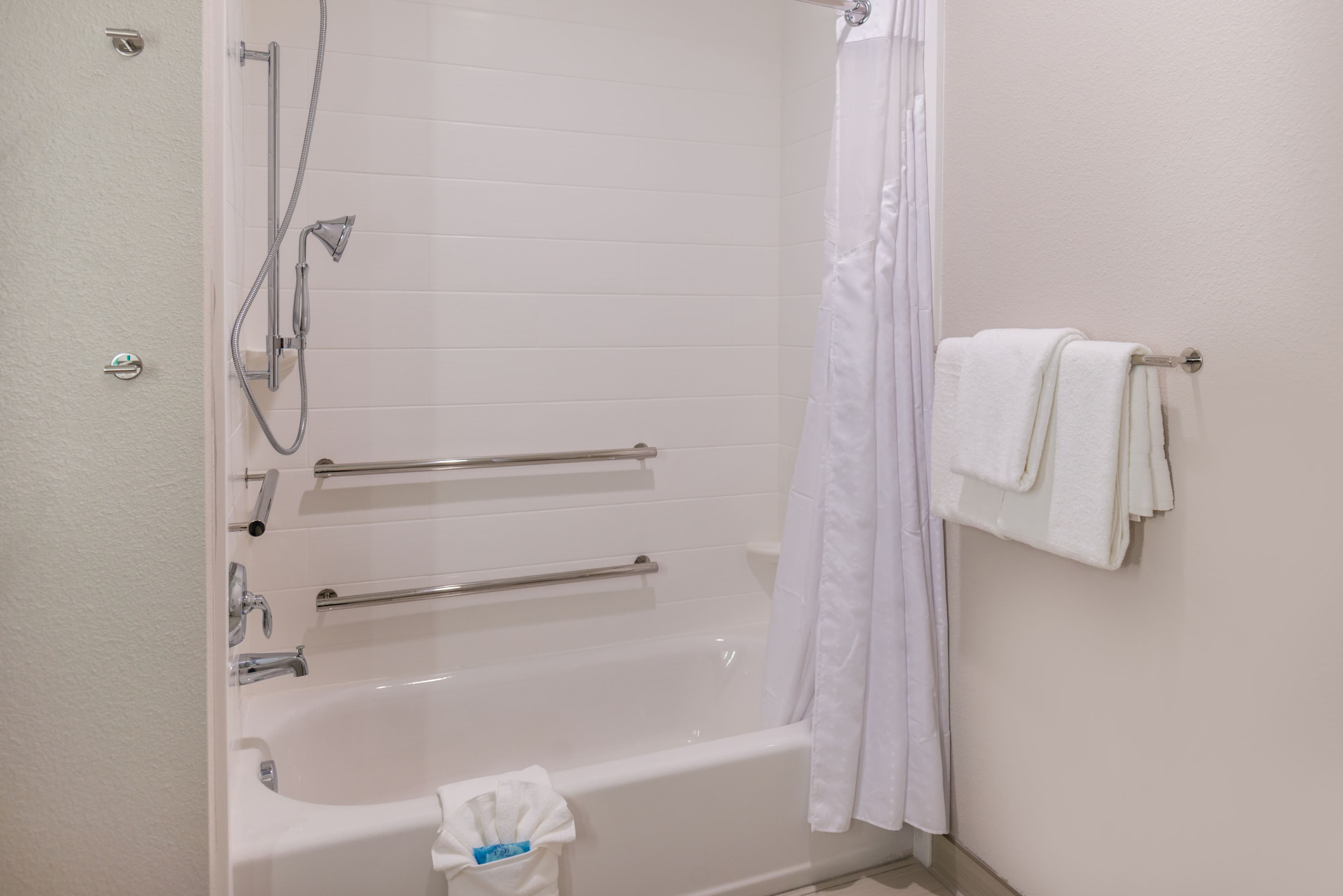 Holiday Inn Express & Suites Fort Worth West — 12