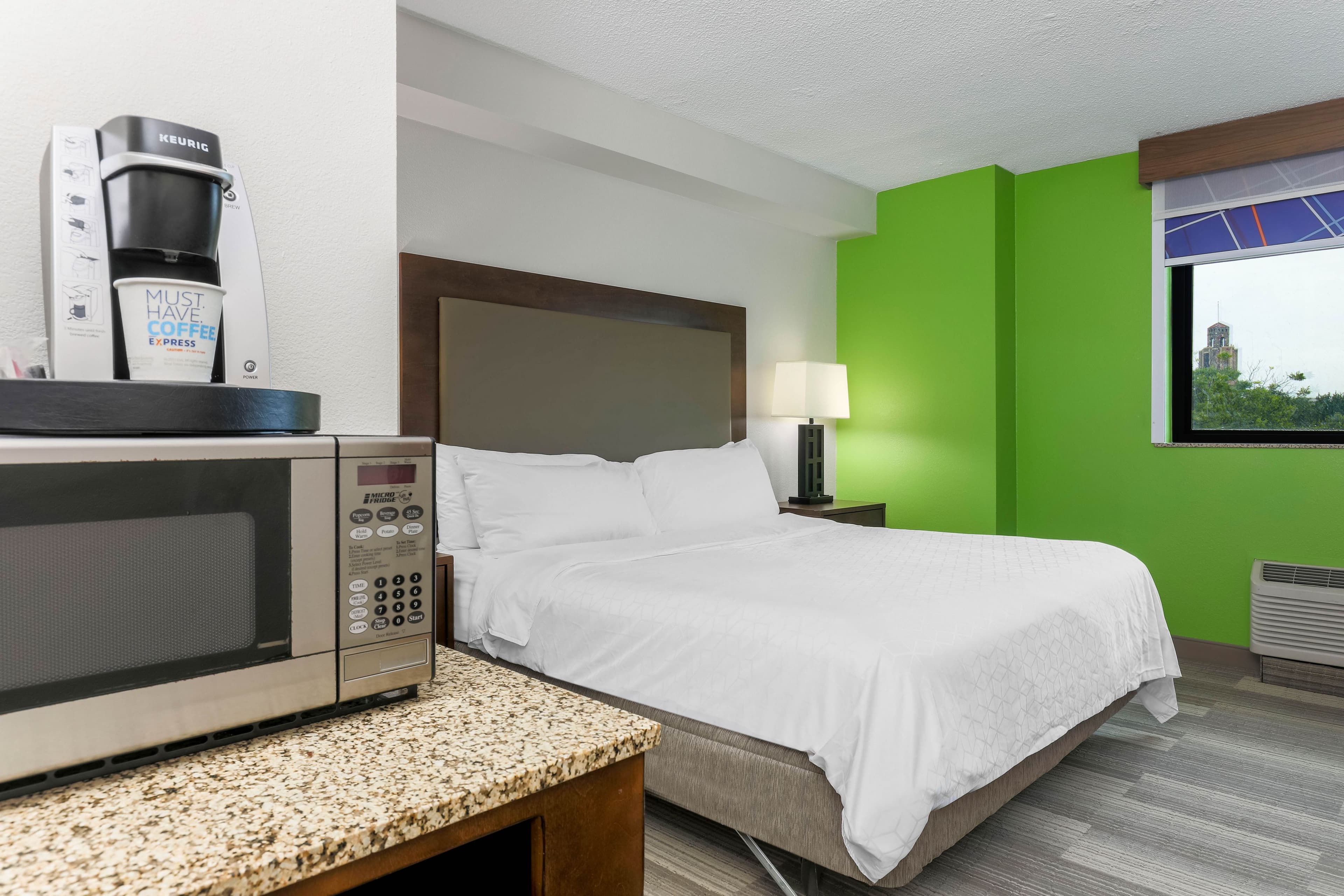 Holiday Inn Express & Suites Fort Worth Downtown — 6