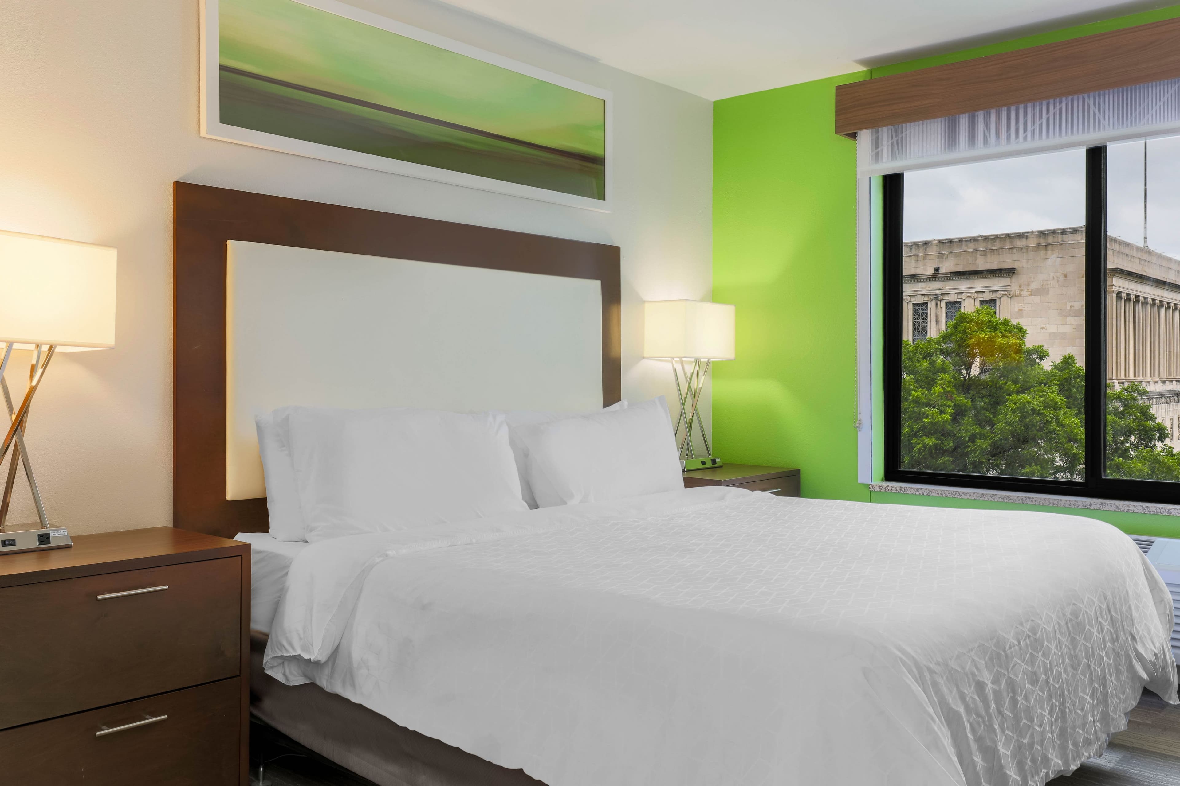 Holiday Inn Express & Suites Fort Worth Downtown - Image 4