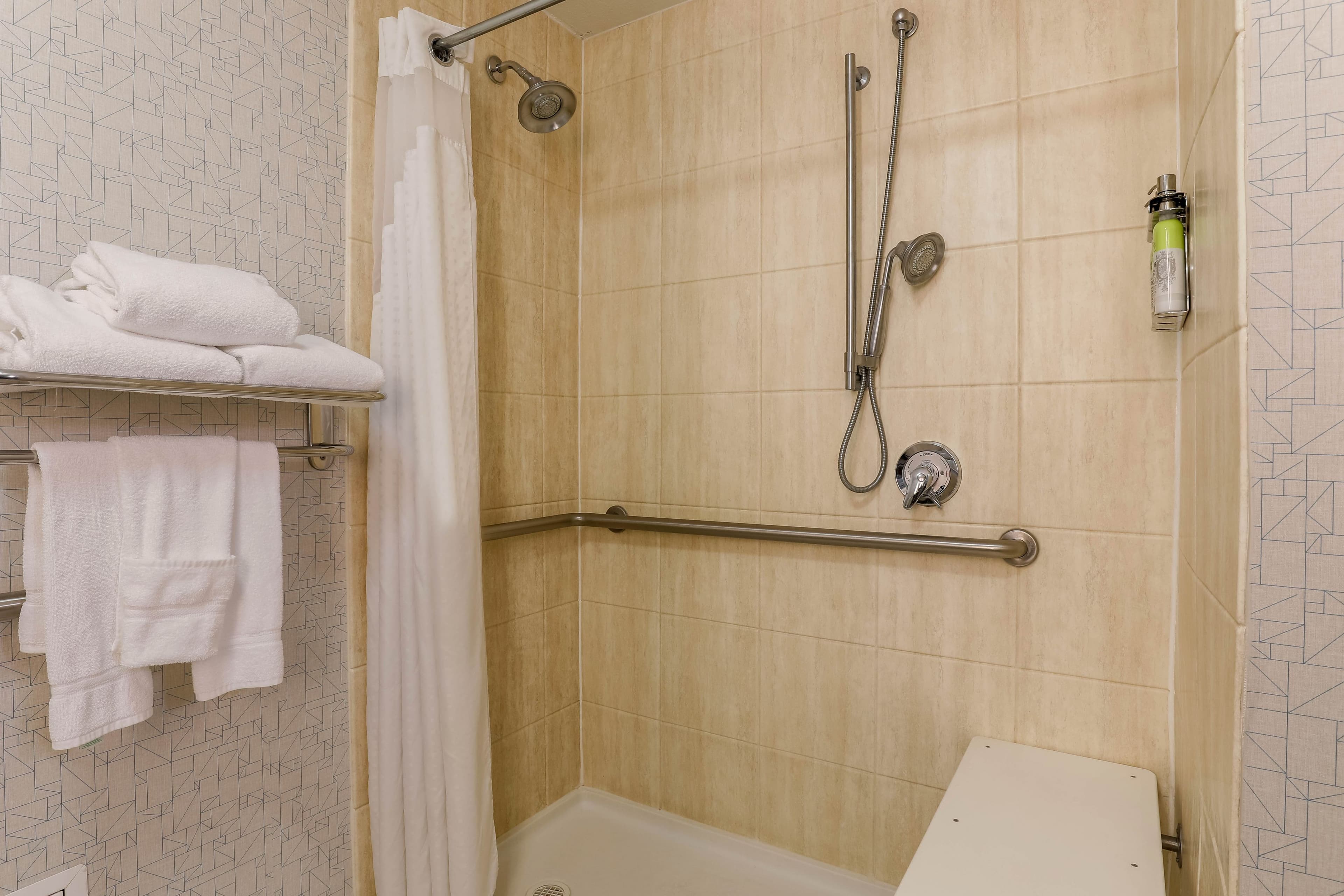 Holiday Inn Express & Suites Fort Worth Downtown — 16