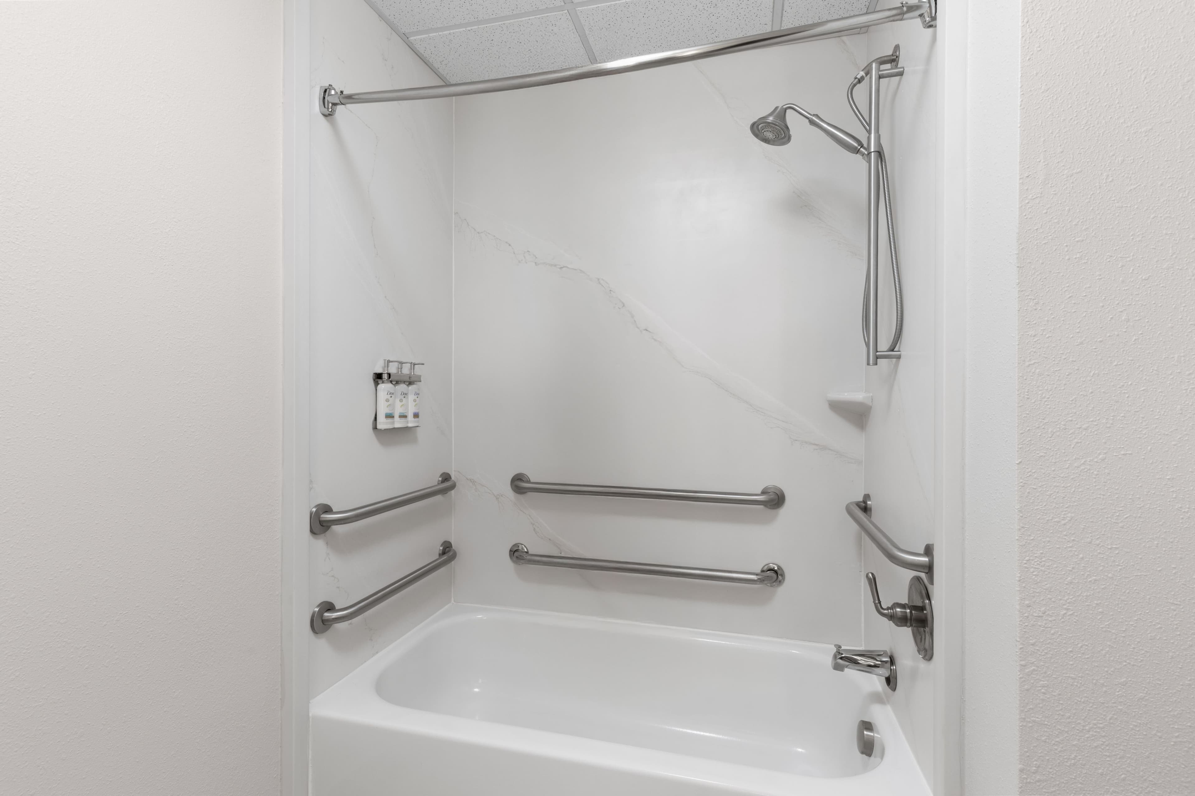 Holiday Inn Express & Suites Frankfort — 8