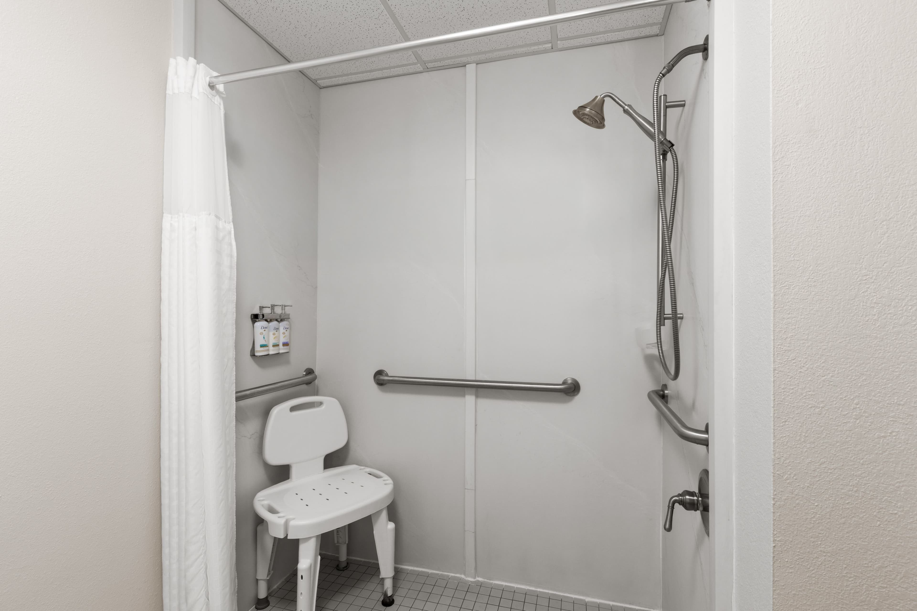 Holiday Inn Express & Suites Frankfort — 7