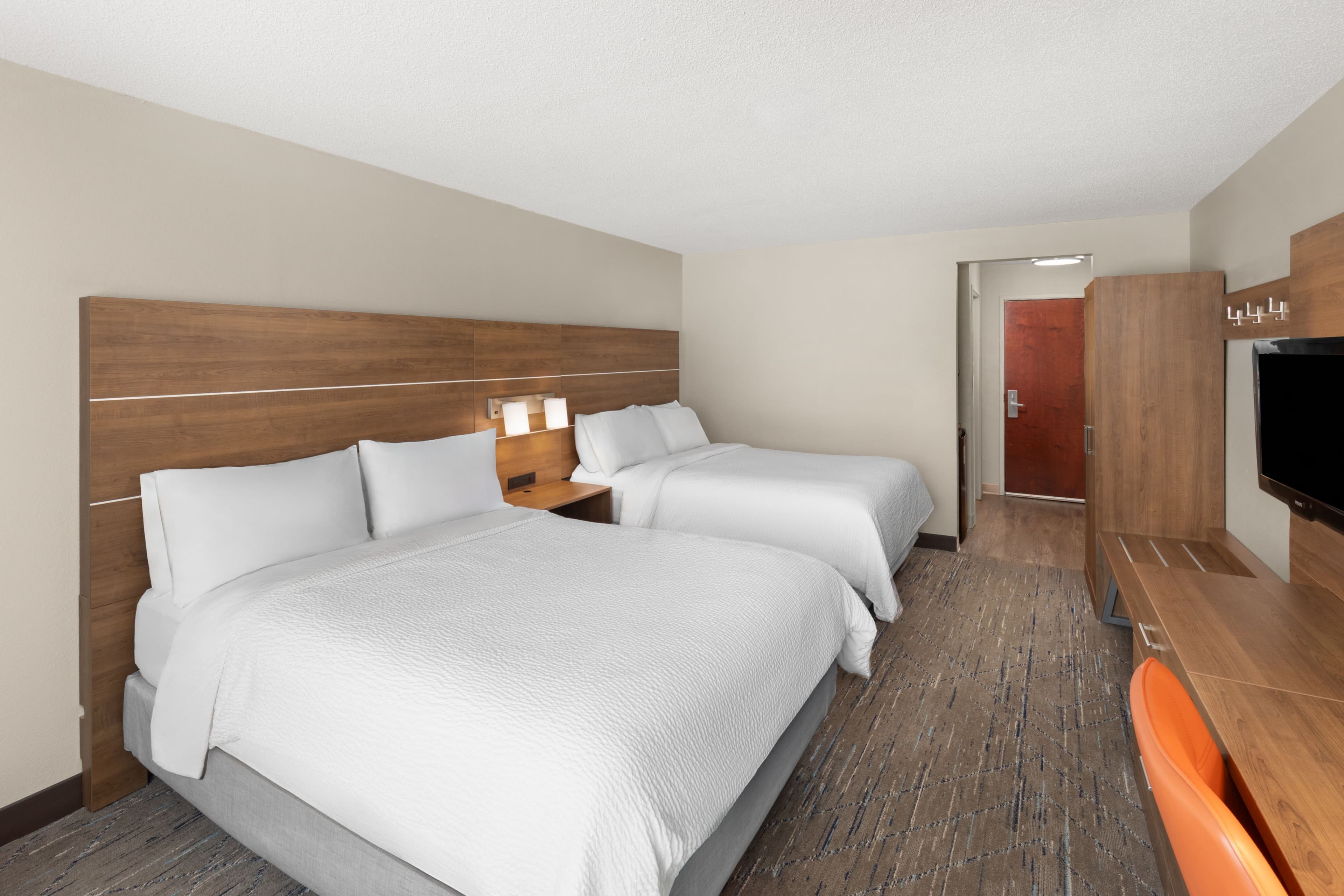 Holiday Inn Express & Suites Frankfort — 3