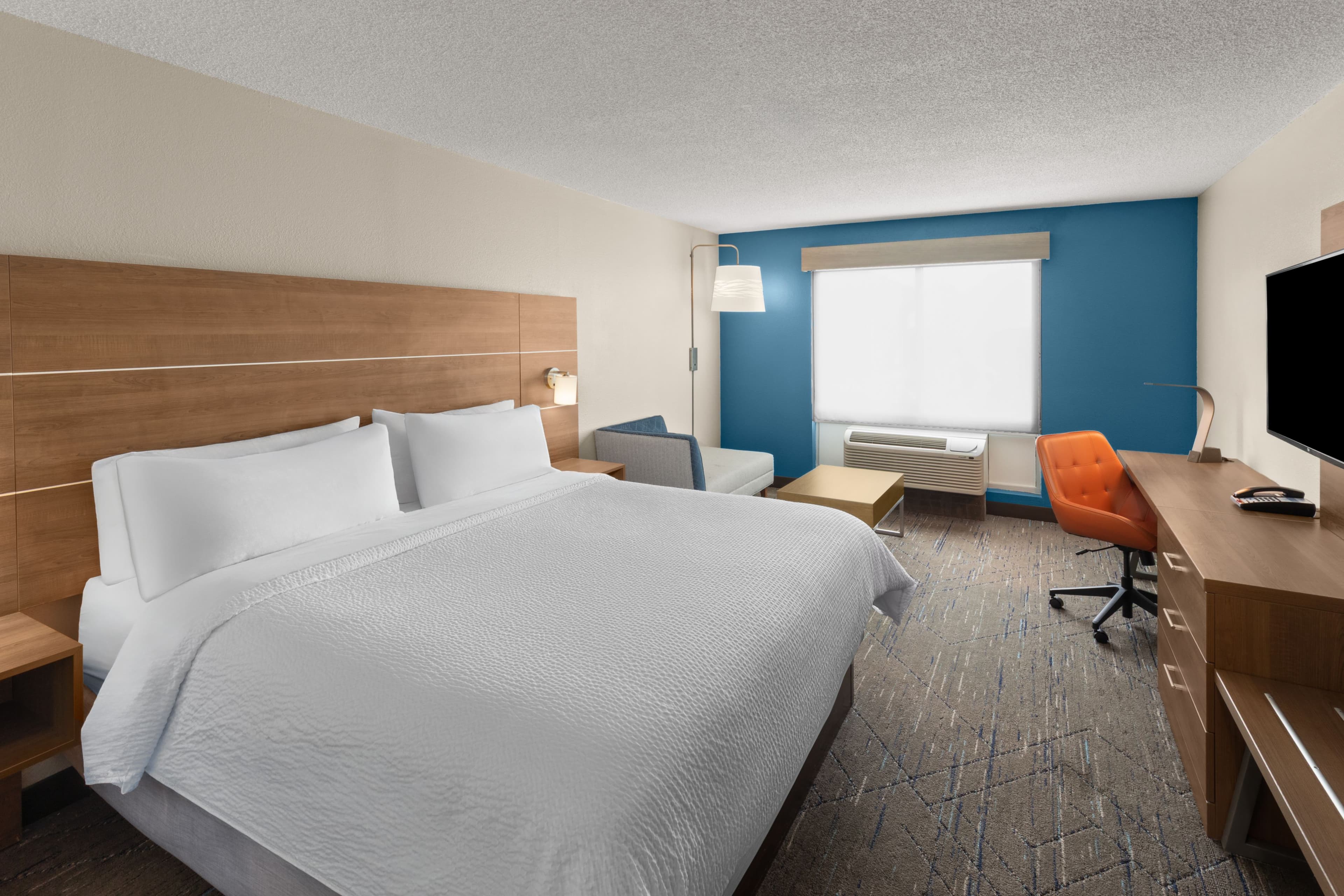 Holiday Inn Express & Suites Frankfort — 4
