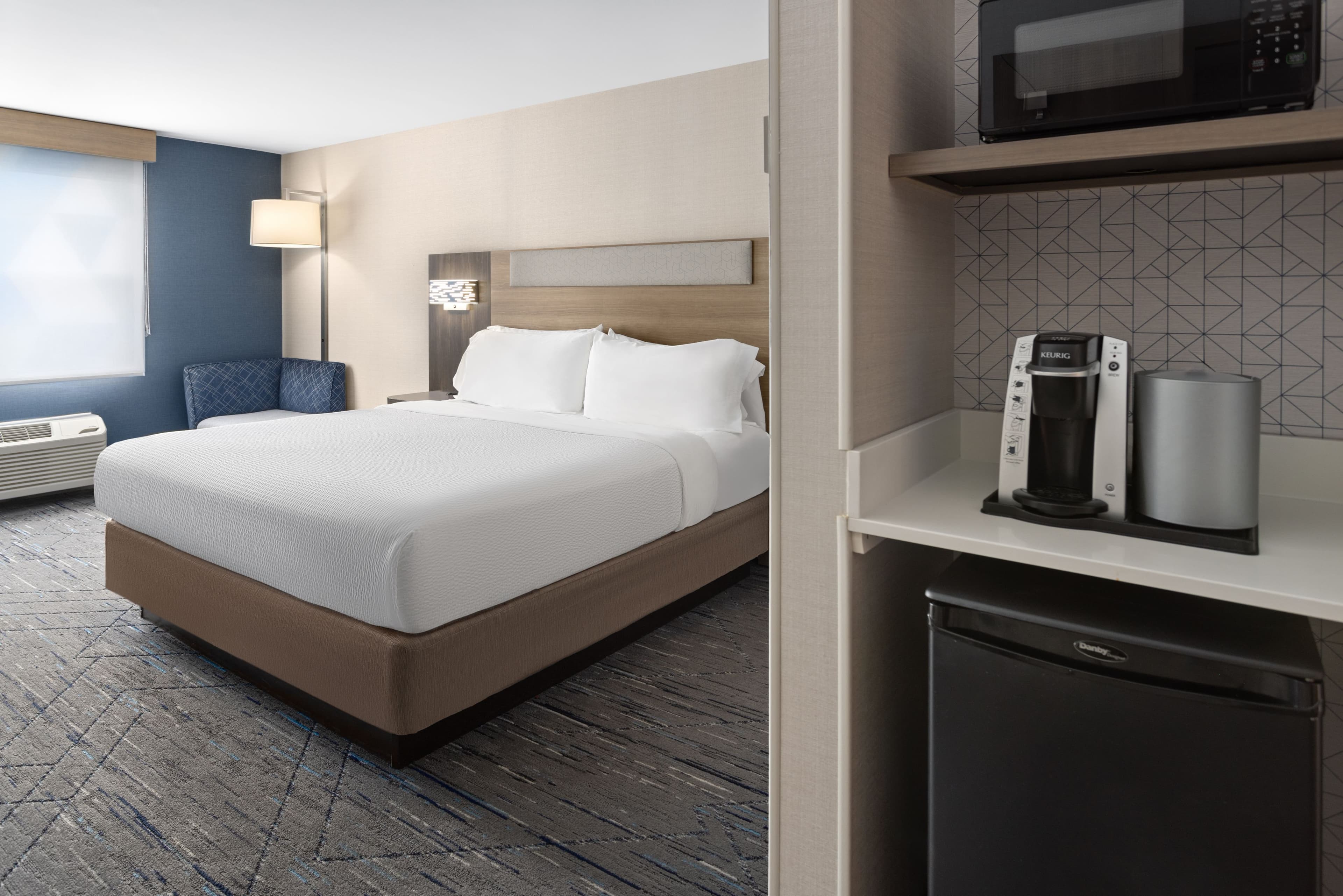 Holiday Inn Express & Suites Freeport - Brunswick Area — 6