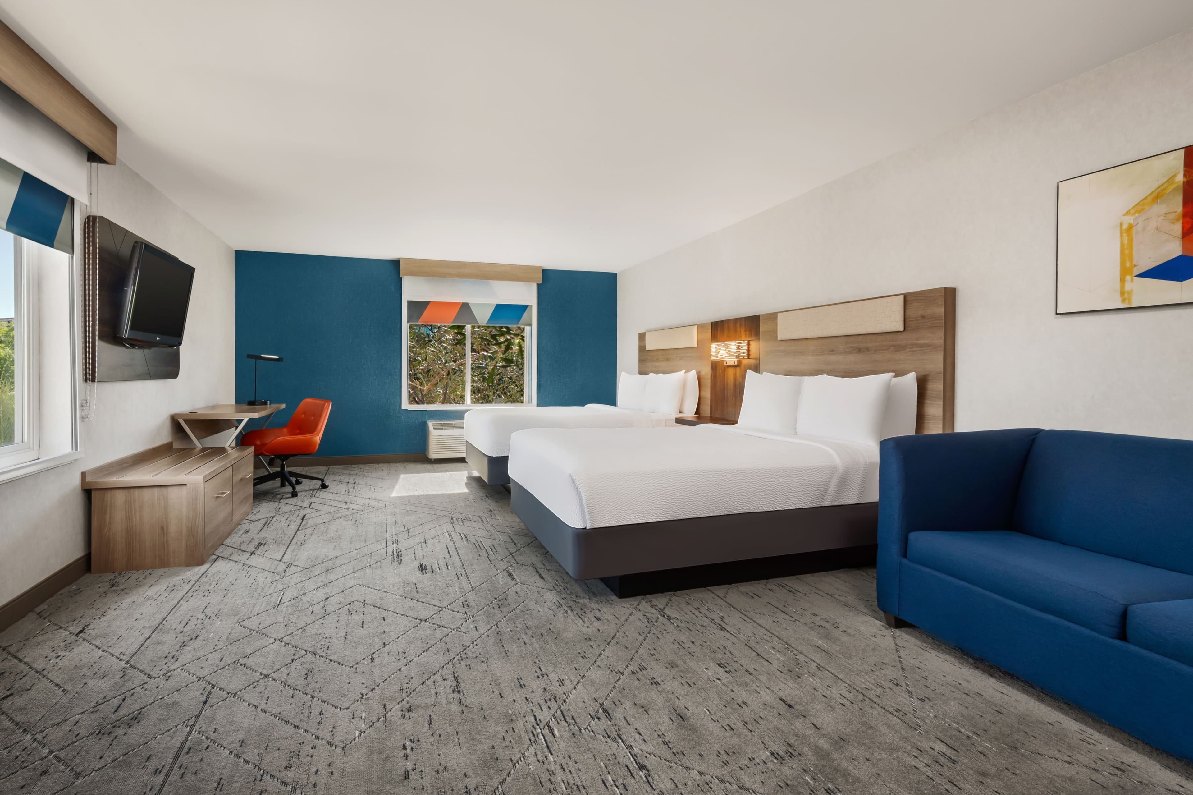 Holiday Inn Express & Suites Fresno (River Park) Hwy 41 — 20
