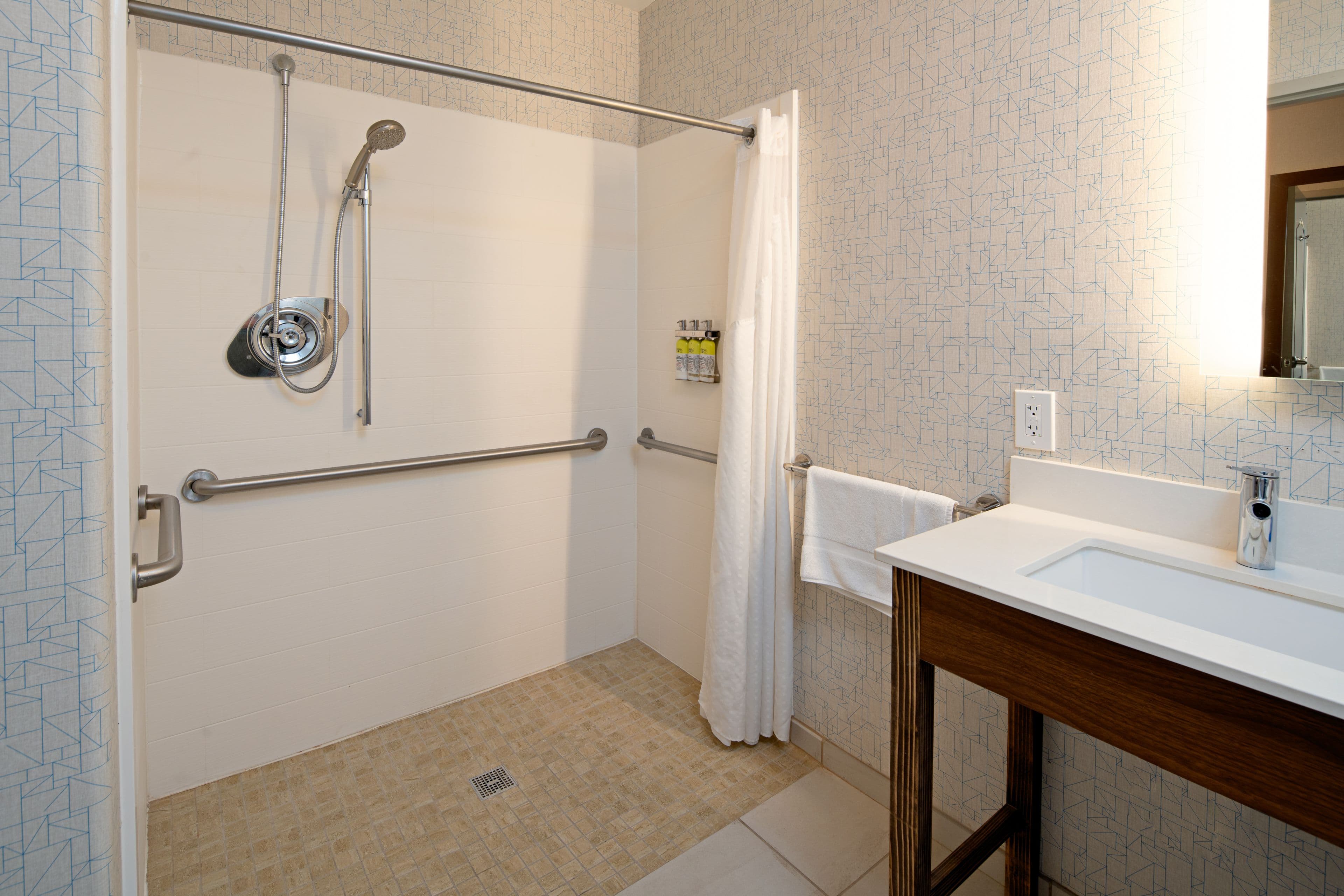 Holiday Inn Express & Suites Fresno South — 18