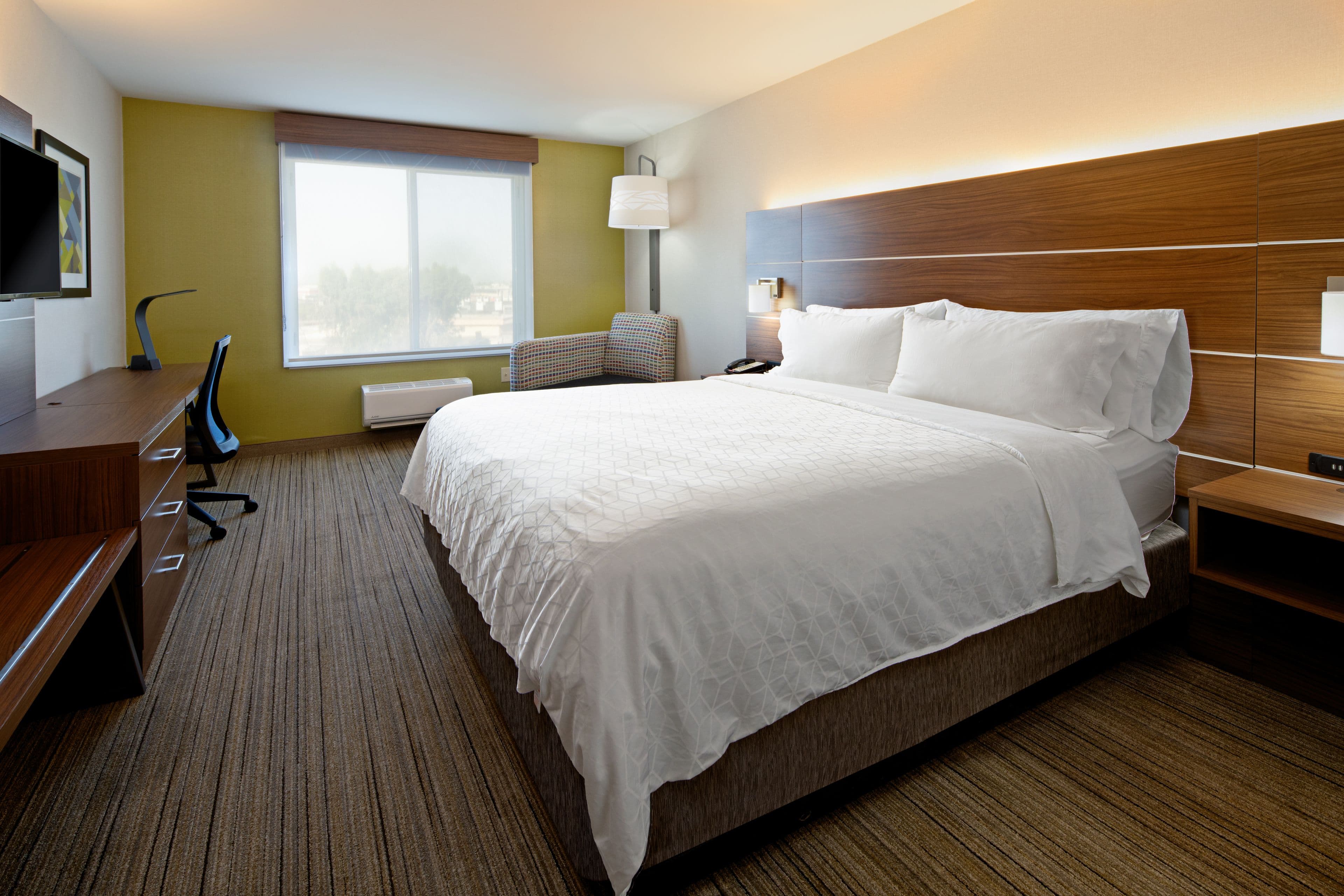 Holiday Inn Express & Suites Fresno South - Image 5