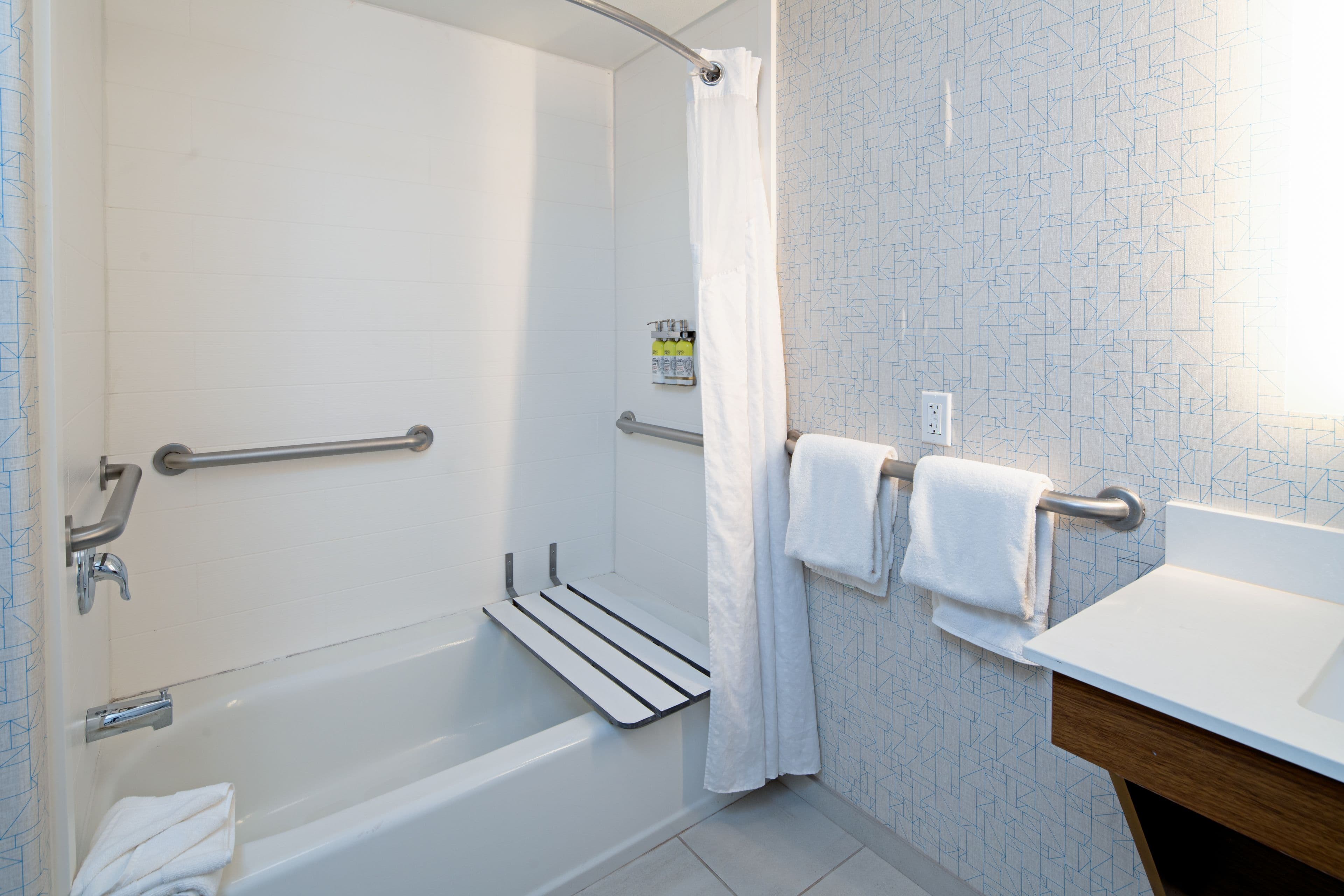 Holiday Inn Express & Suites Fresno South — 12