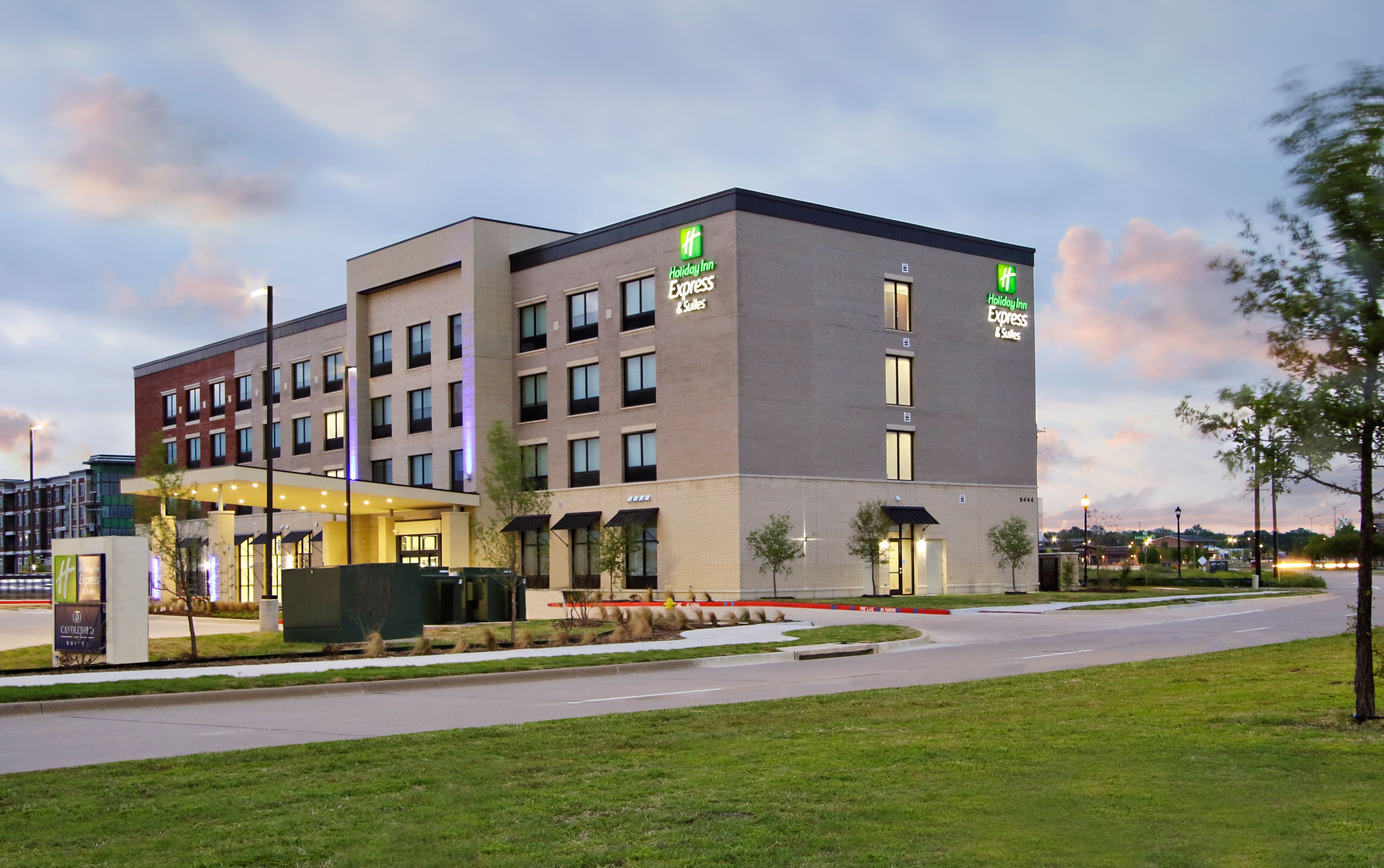 Holiday Inn Express & Suites Dallas-Frisco NW Toyota Stdm - Image 1