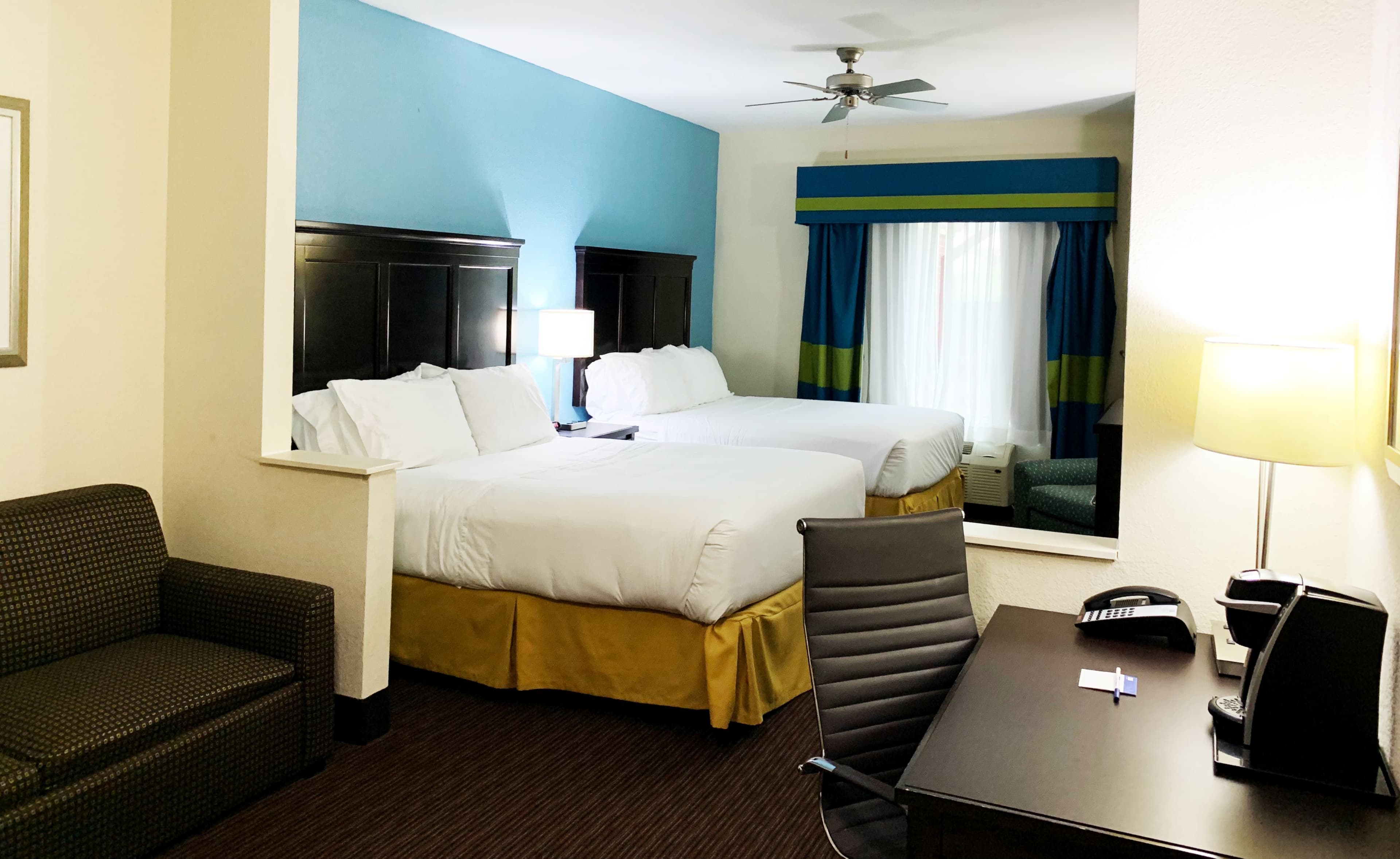 Holiday Inn Express & Suites Gainesville — 13