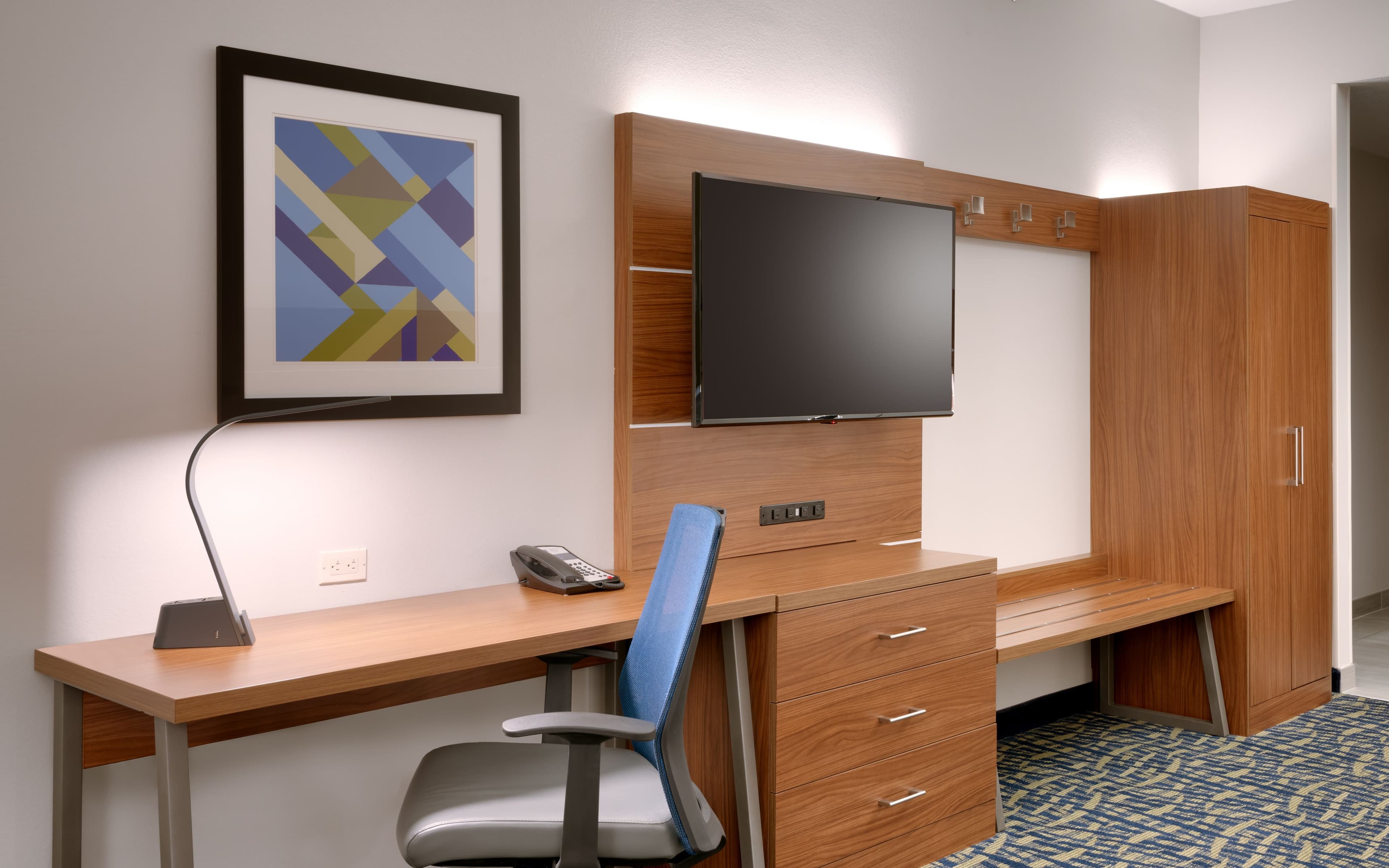 Holiday Inn Express & Suites Gainesville I-75 — 7