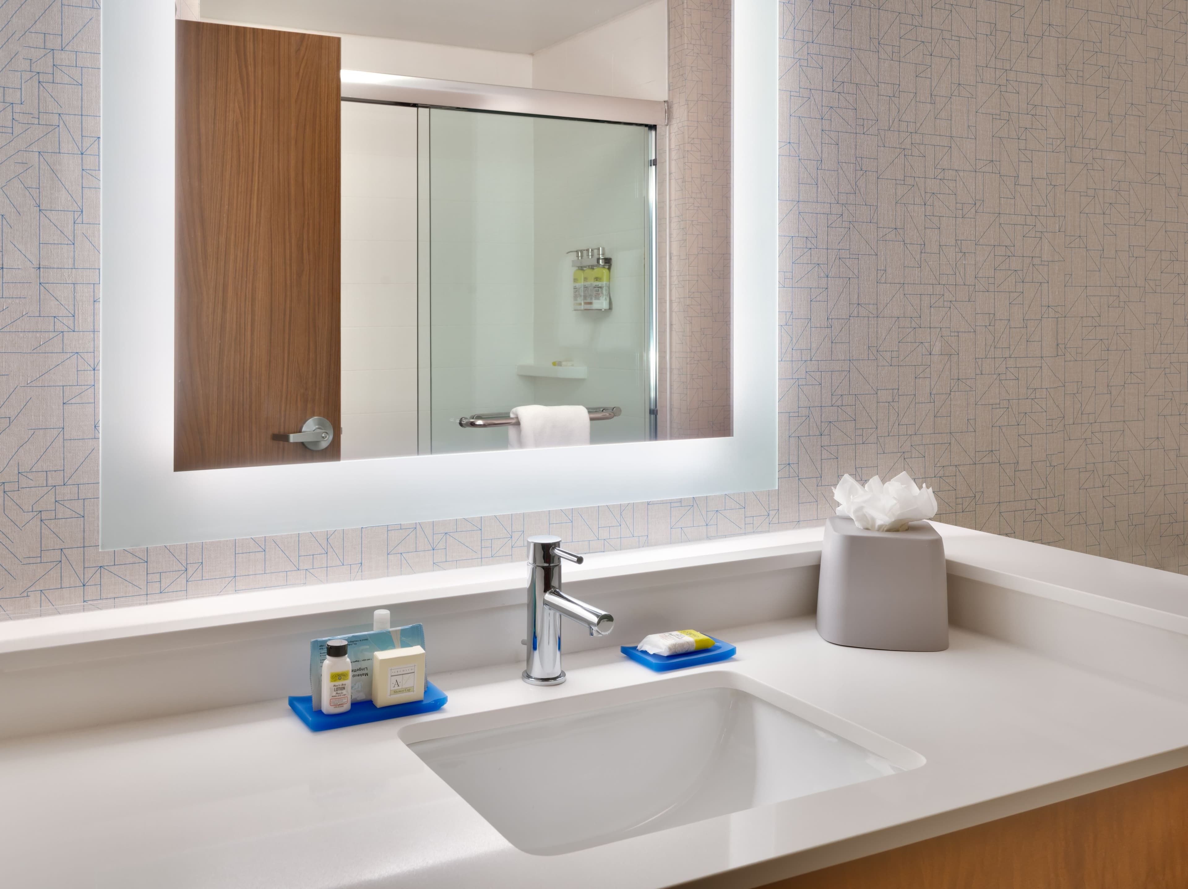 Holiday Inn Express & Suites Gainesville I-75 — 6