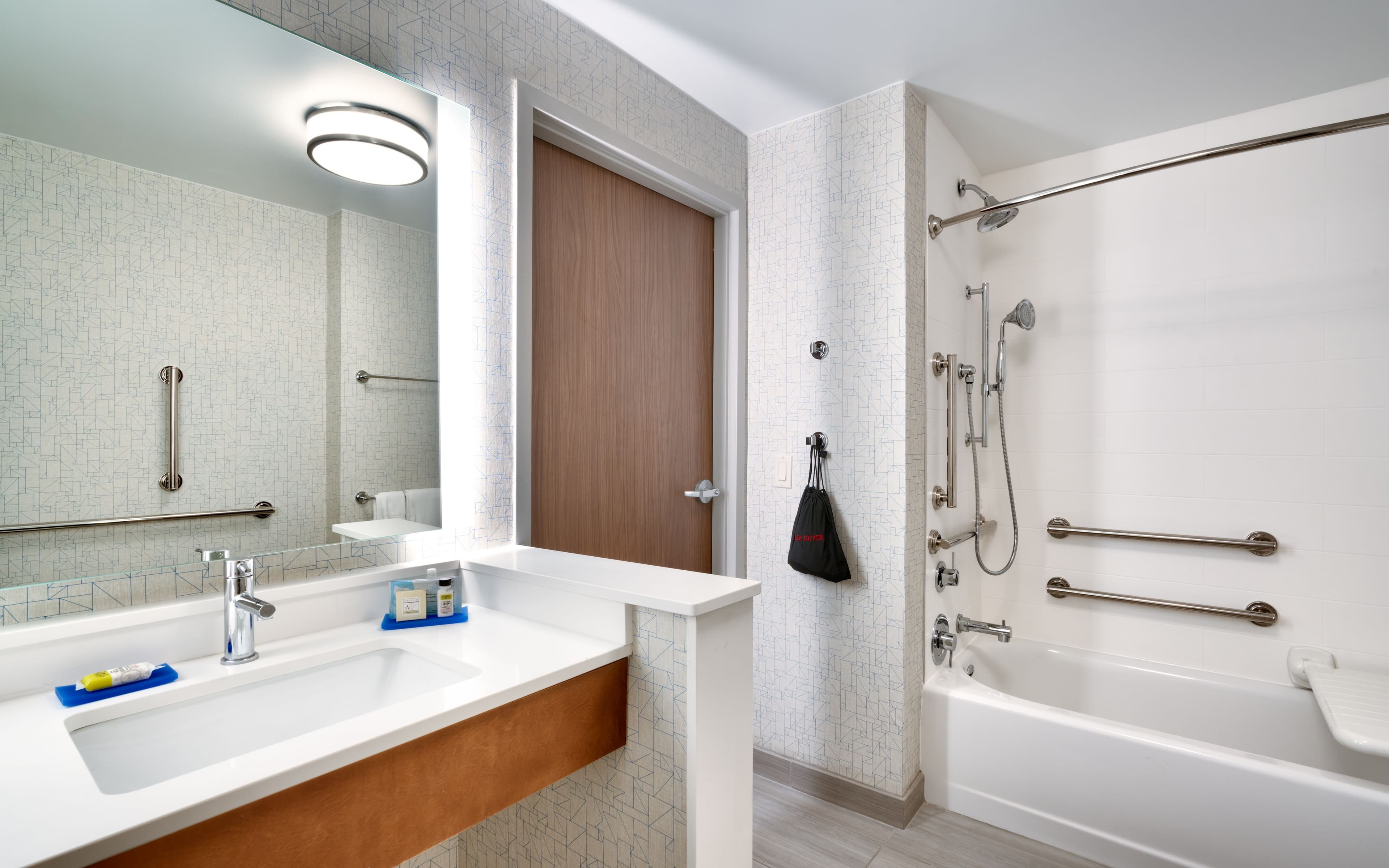 Holiday Inn Express & Suites Gainesville I-75 — 21