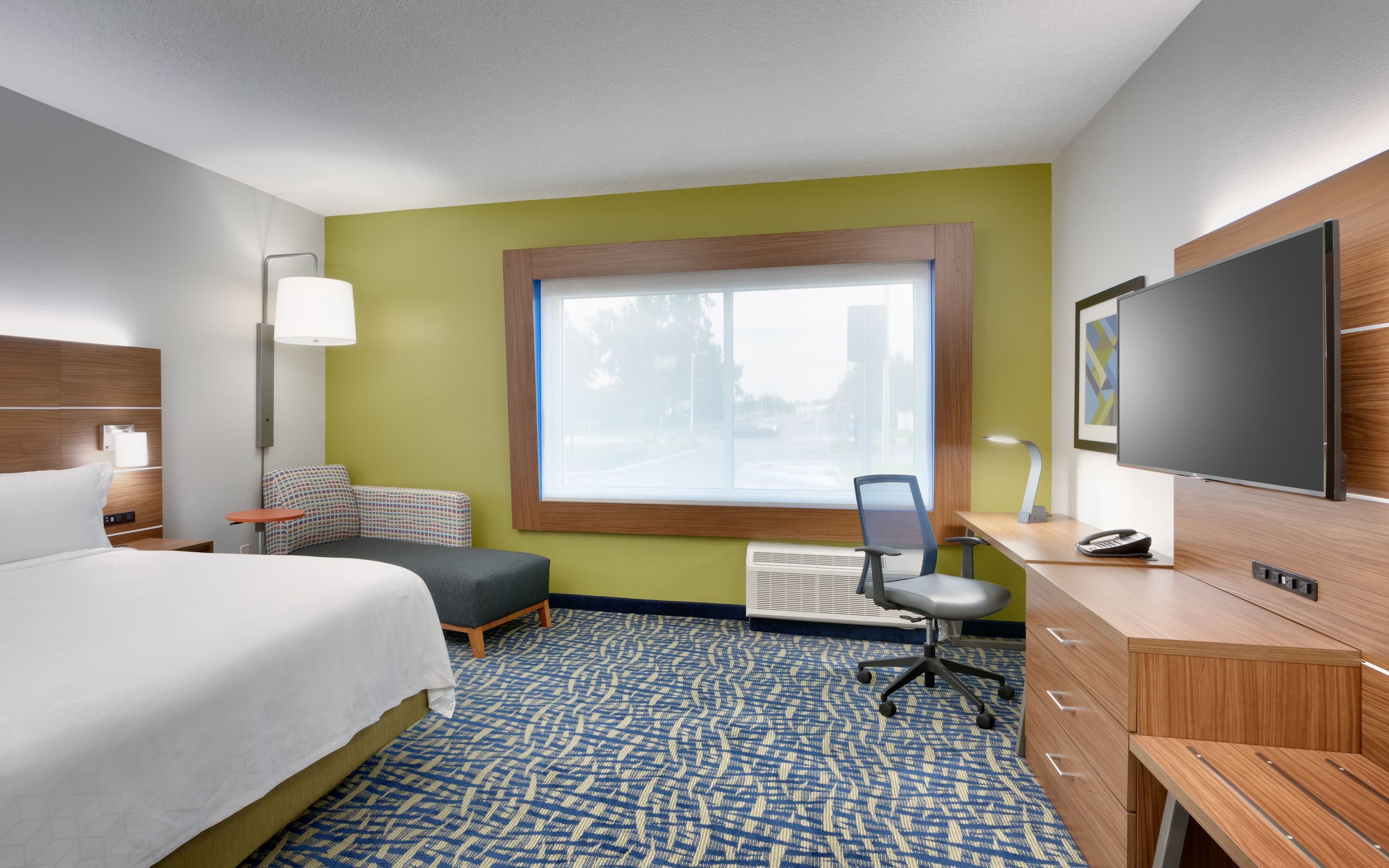 Holiday Inn Express & Suites Gainesville I-75 — 14