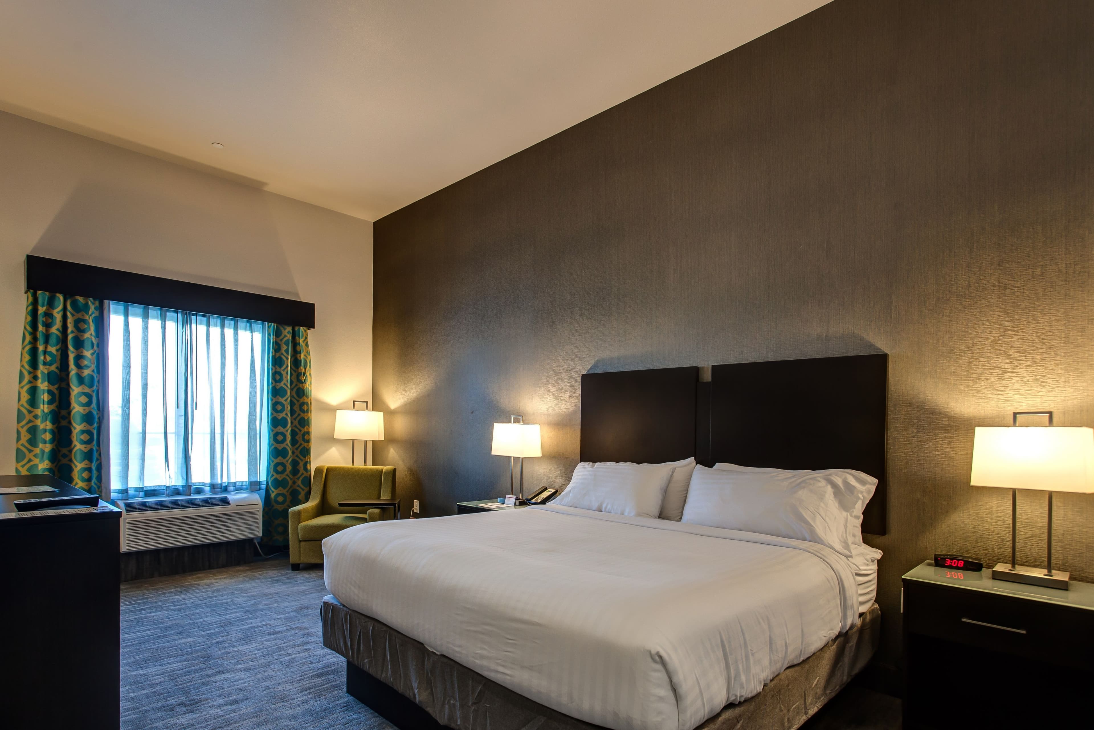 Holiday Inn Express & Suites Gatesville - N. Ft Hood - Image 4